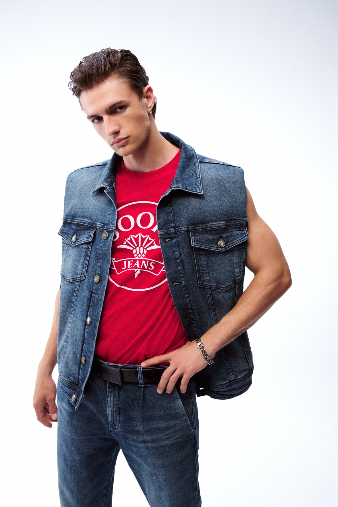 Joop Jeans Kurzarmshirt »Aleko«, Mit Logoprint in Kontrastfarbe Joop Jeans Kurzarmshirt »Aleko«, Mit Logoprint in Kontrastfarbe von Joop Jeans
