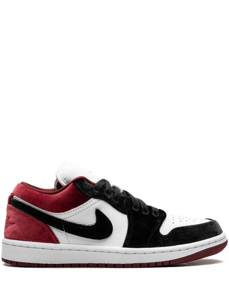 Jordan Jordan 1 Low SE "Velvet Black Toe - Black/White/Team Red" sneakers von Jordan