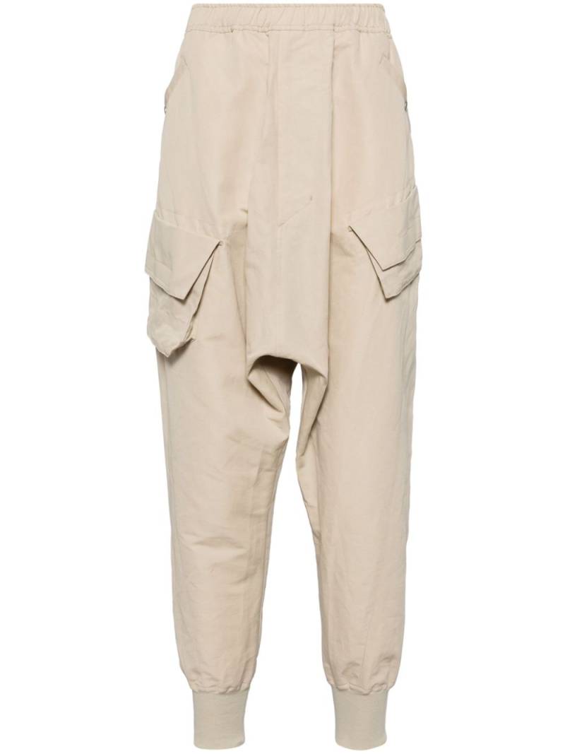 Julius cotton blend drop crotch trouser - Neutrals von Julius