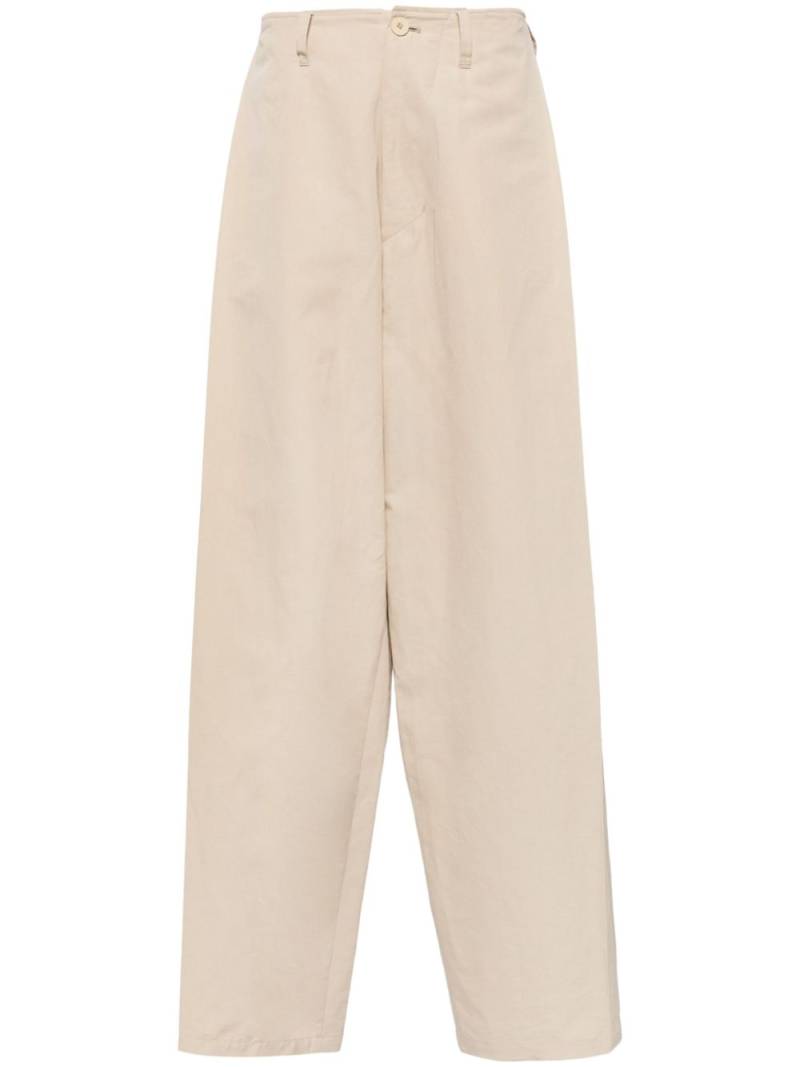 Julius side-slit wide-leg trousers - Neutrals von Julius