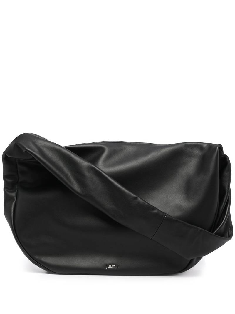 Juun.J curved-edge body shoulder bag - Black von Juun.J