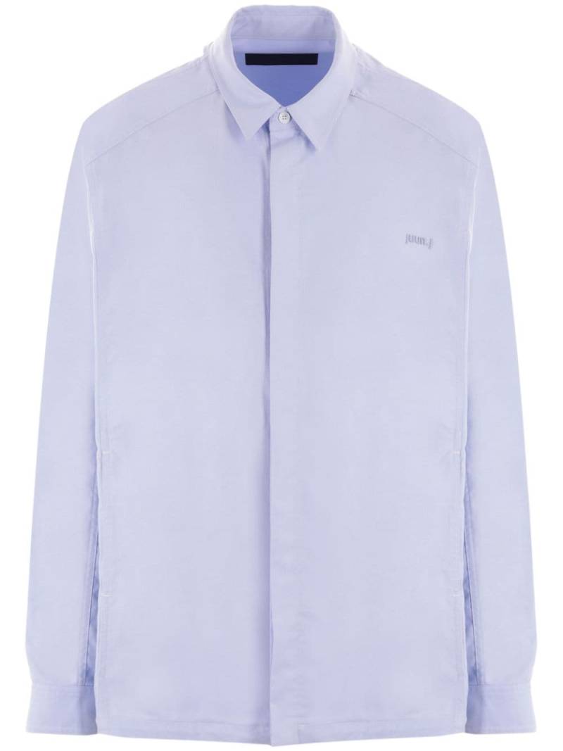 Juun.J embroidered-logo shirt - Blue von Juun.J