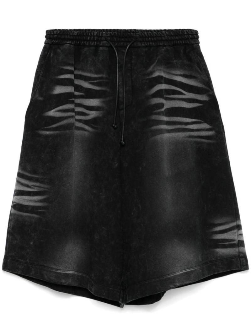 Juun.J whiskering-effect shorts - Black von Juun.J