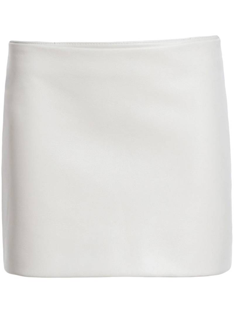 KHAITE The Jett leather miniskirt - Neutrals von KHAITE