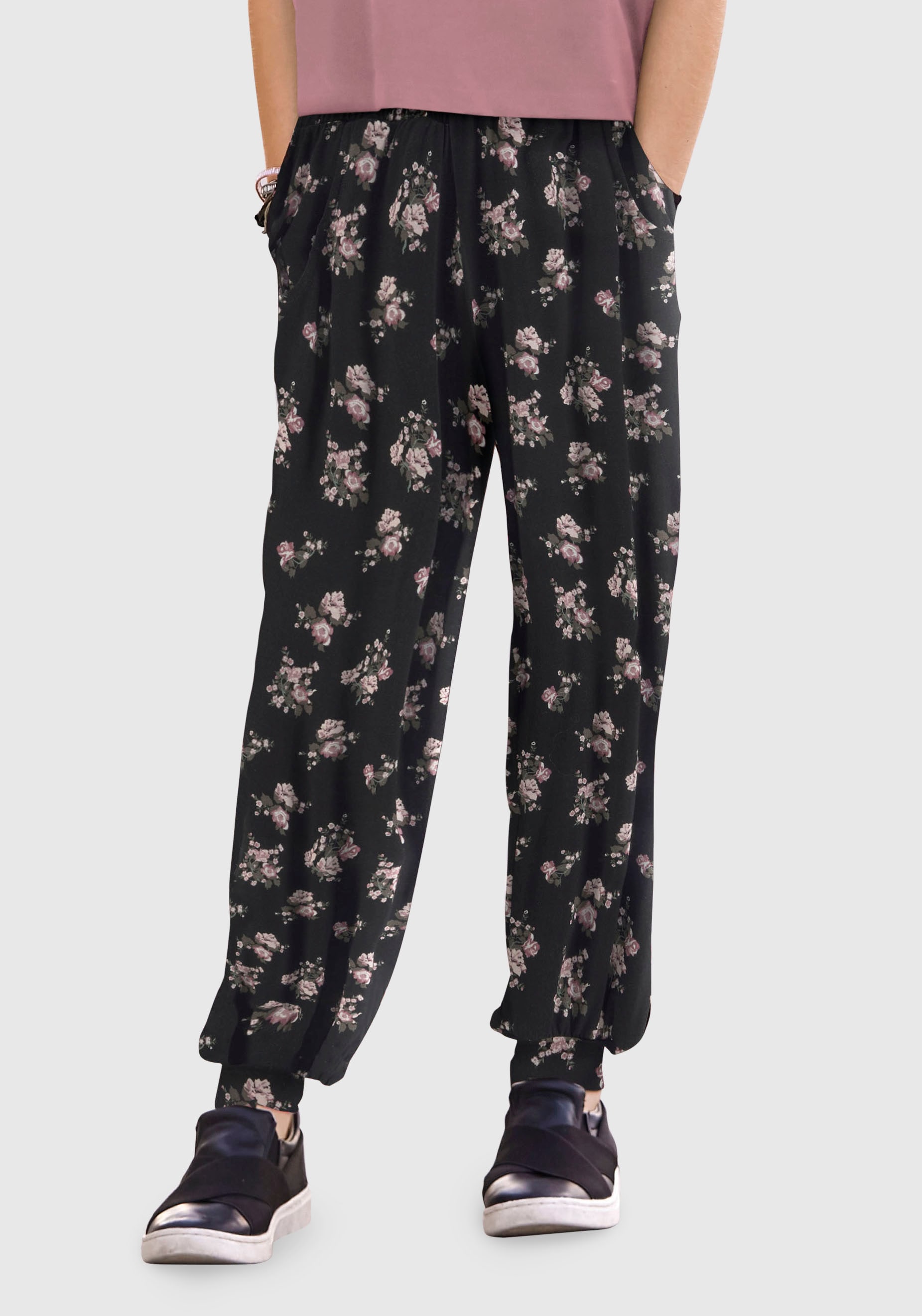 KIDSWORLD Haremshose »Viskosehose mit Blumen-Allover«, in bequemer Form KIDSWORLD Haremshose »Viskosehose mit Blumen-Allover«, in bequemer Form von KIDSWORLD
