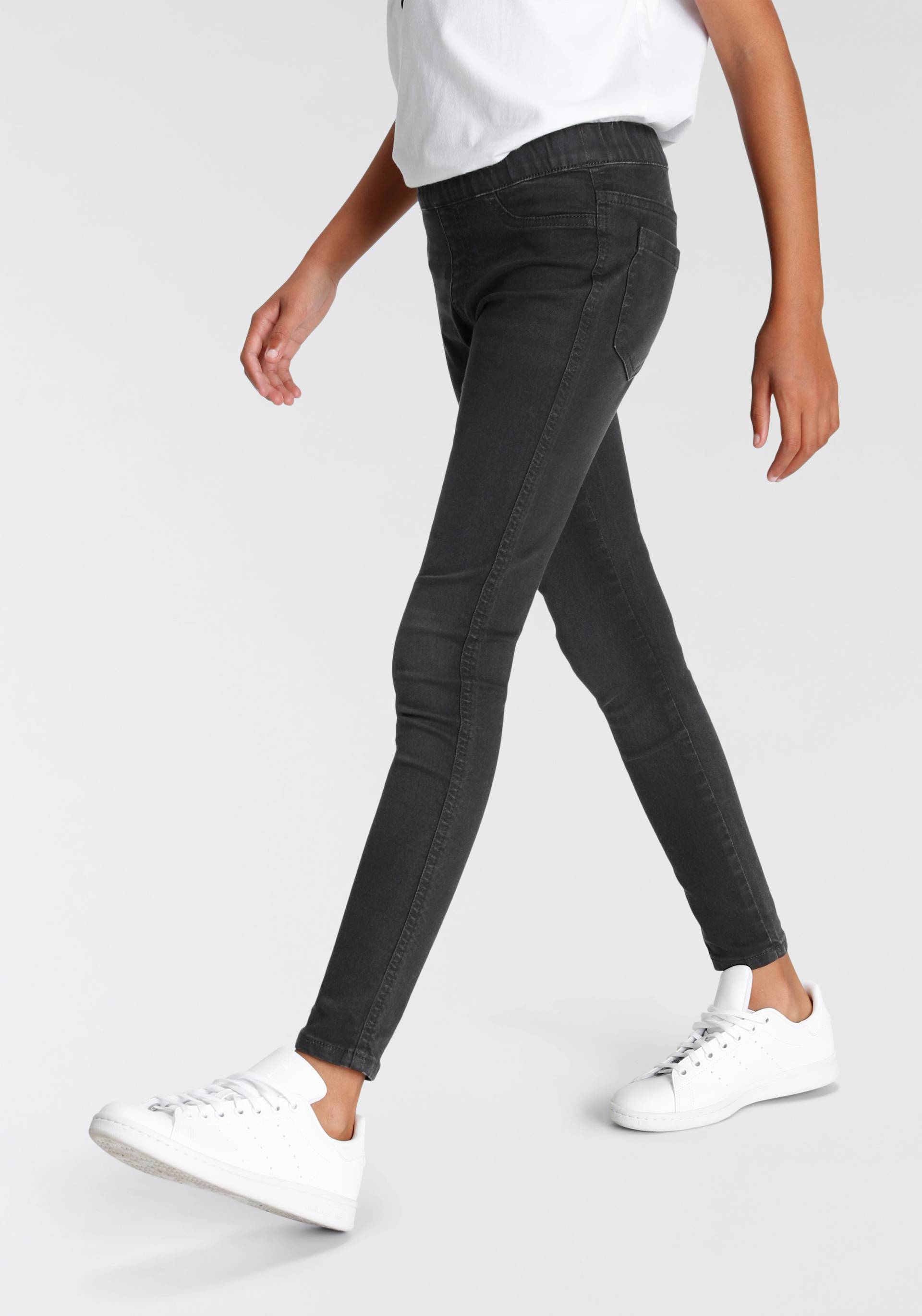 KIDSWORLD Jeansjeggings », Stetch-Jeans mit schmalem Bein«, schmale Passform, abgesteppter Beinabschluss, niedrige Leibhöhe KIDSWORLD Jeansjeggings », Stetch-Jeans mit schmalem Bein«, schmale Passform, abgesteppter Beinabschluss, niedrige Leibhöhe von KIDSWORLD