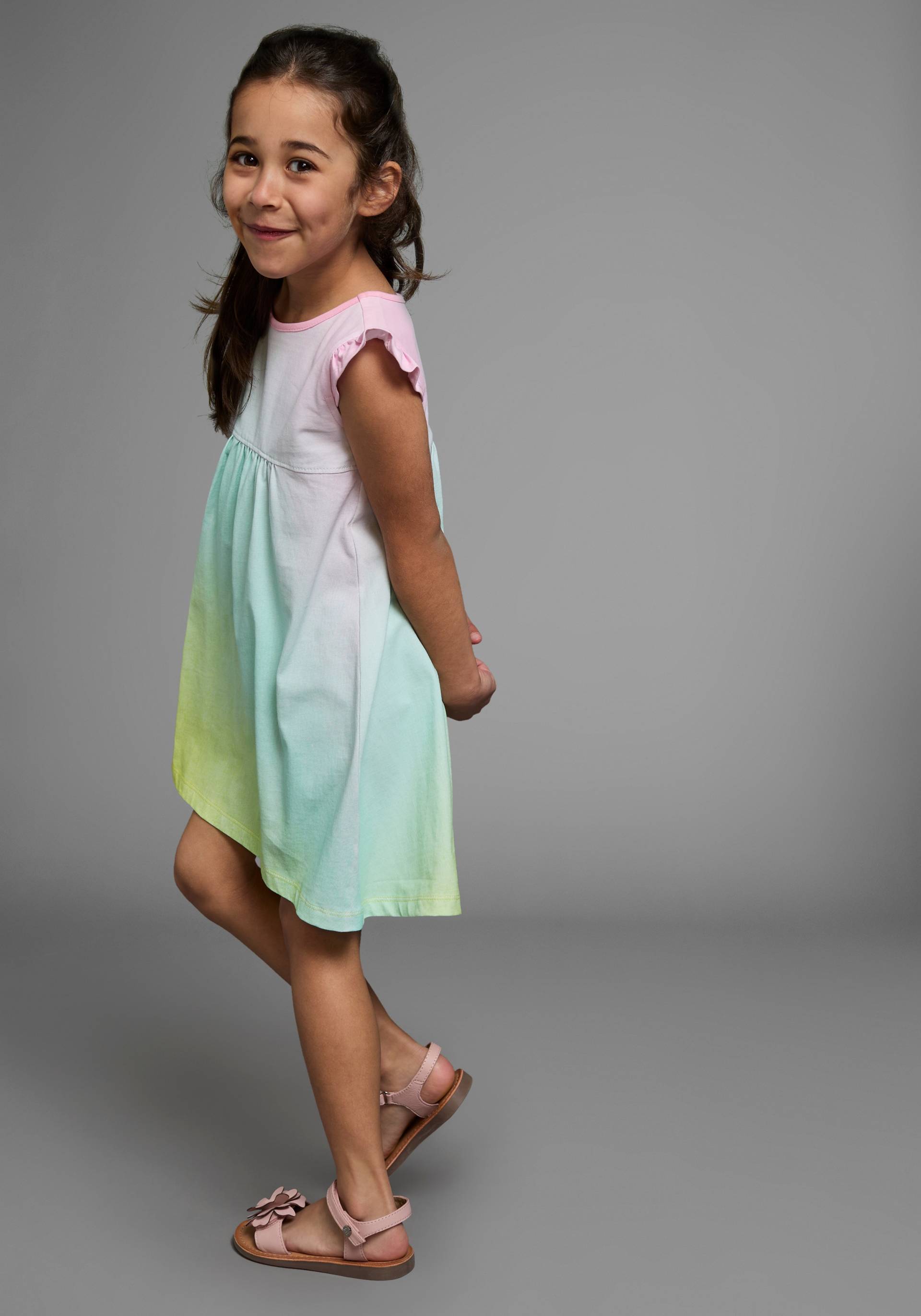 KIDSWORLD Jerseykleid »in Regenbogenfarben«, mit kleinen Flügelärmeln von KIDSWORLD