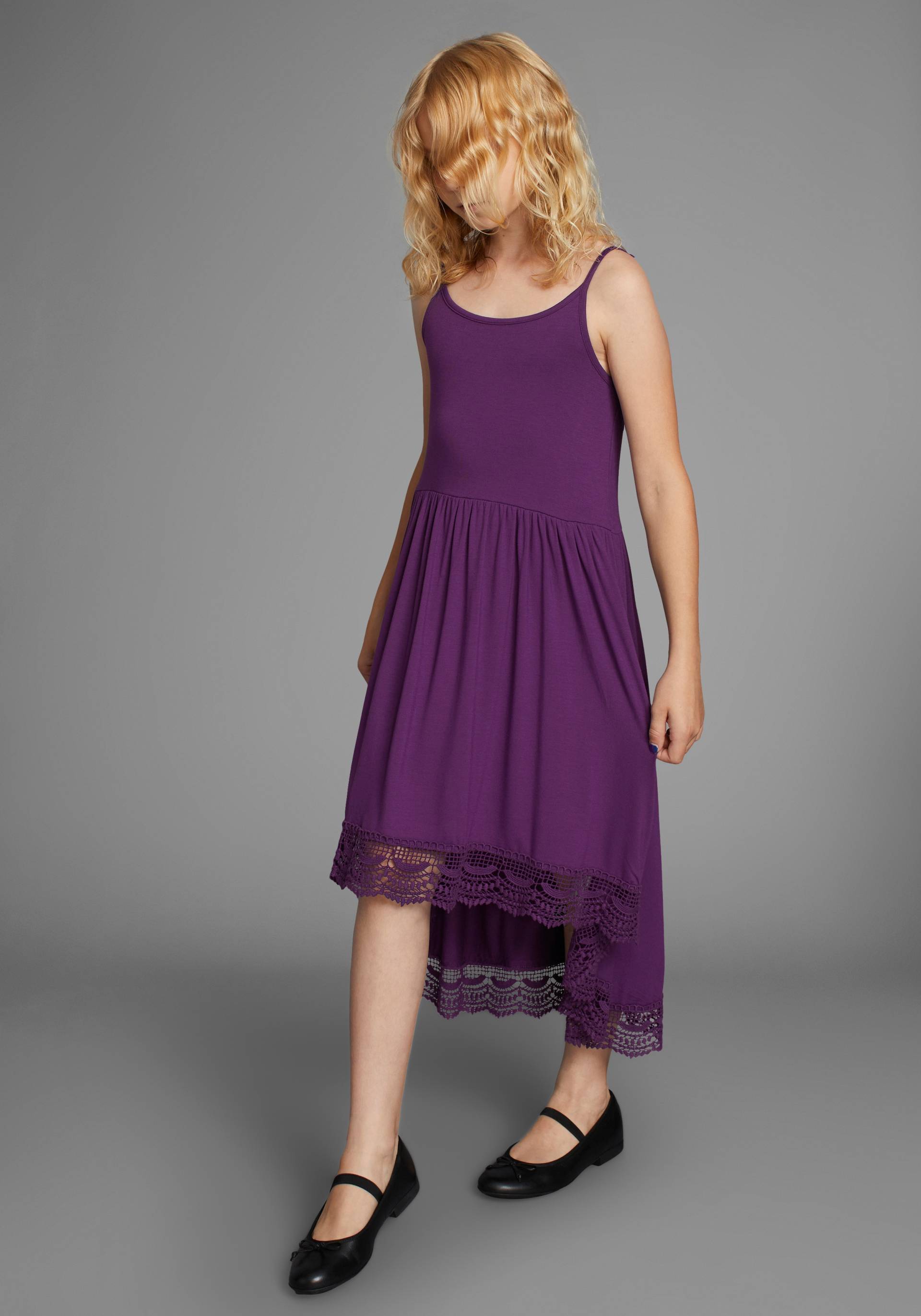 KIDSWORLD Jerseykleid »- Spaghettikleide aus Viskose«, luftiges Jerseykleid, knieumspielende Länge KIDSWORLD Jerseykleid »- Spaghettikleide aus Viskose«, luftiges Jerseykleid, knieumspielende Länge von KIDSWORLD