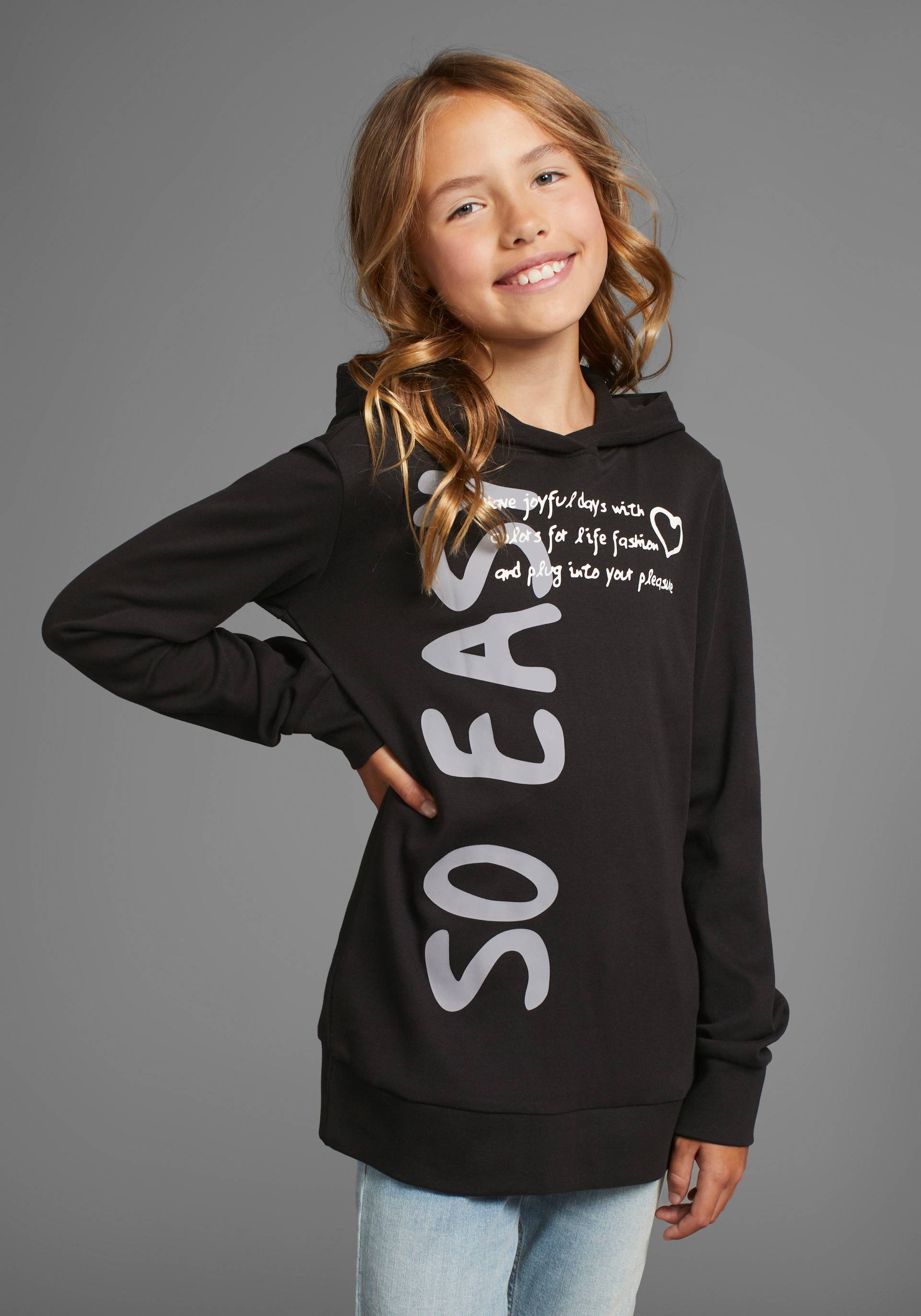 KIDSWORLD Kapuzenshirt »SO EASY - Print«, Langarm, Basic-Passform, mit modischen Drucken KIDSWORLD Kapuzenshirt »SO EASY - Print«, Langarm, Basic-Passform, mit modischen Drucken von KIDSWORLD