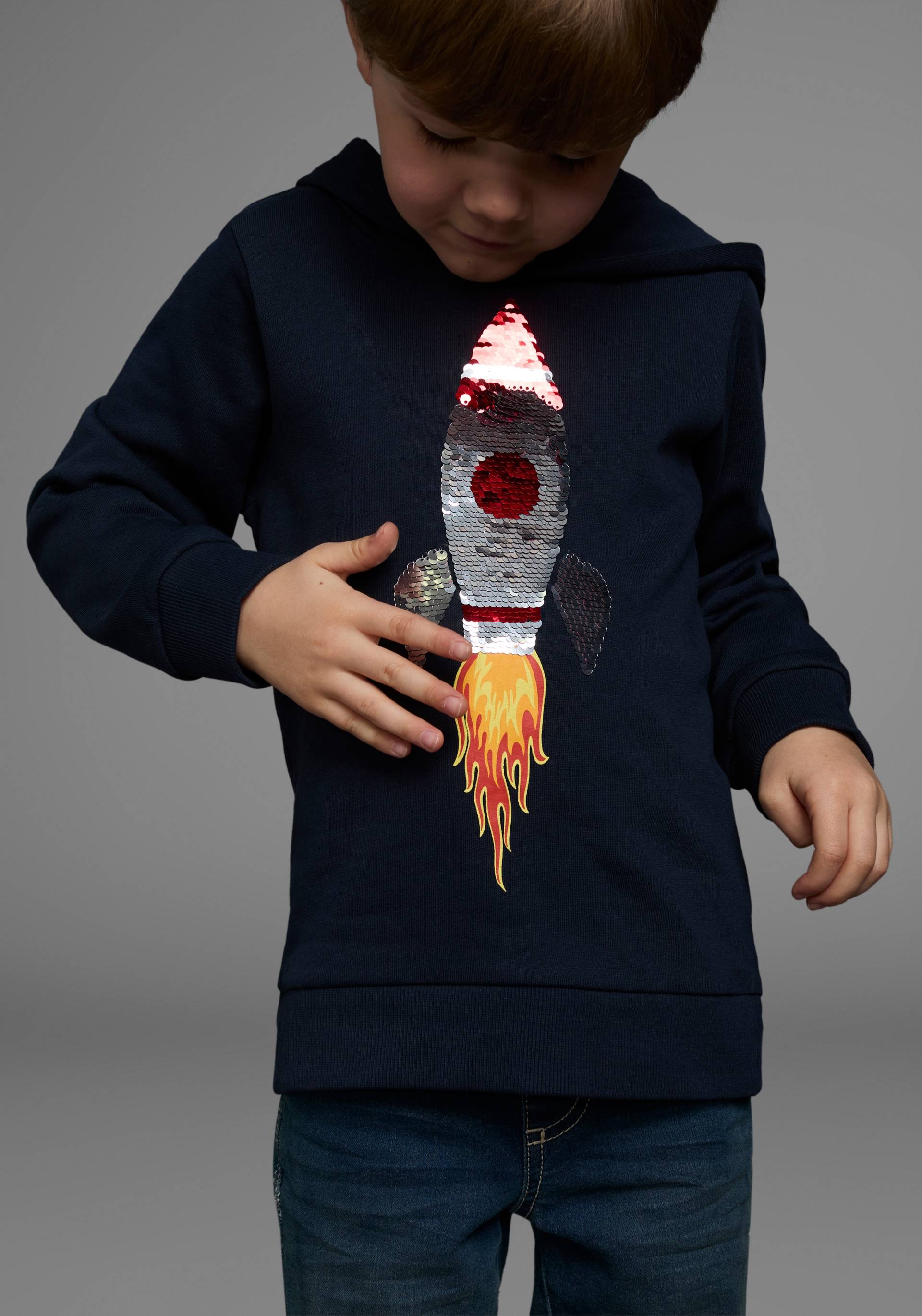 KIDSWORLD Kapuzensweatshirt, lange Ärmel, Basic-Passform, aus Baumwolle, mit Rippbündchen von KIDSWORLD