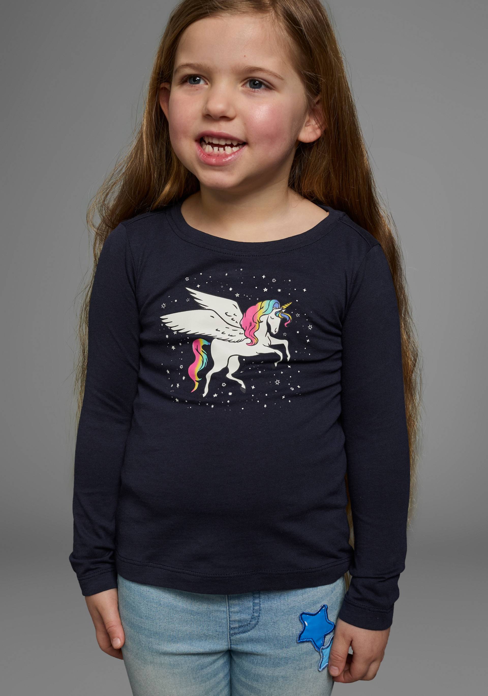 KIDSWORLD Langarmshirt »mit süssem Einhorn Druck«, langärmlig, hüftlange Passform, stylischer Druck KIDSWORLD Langarmshirt »mit süssem Einhorn Druck«, langärmlig, hüftlange Passform, stylischer Druck von KIDSWORLD