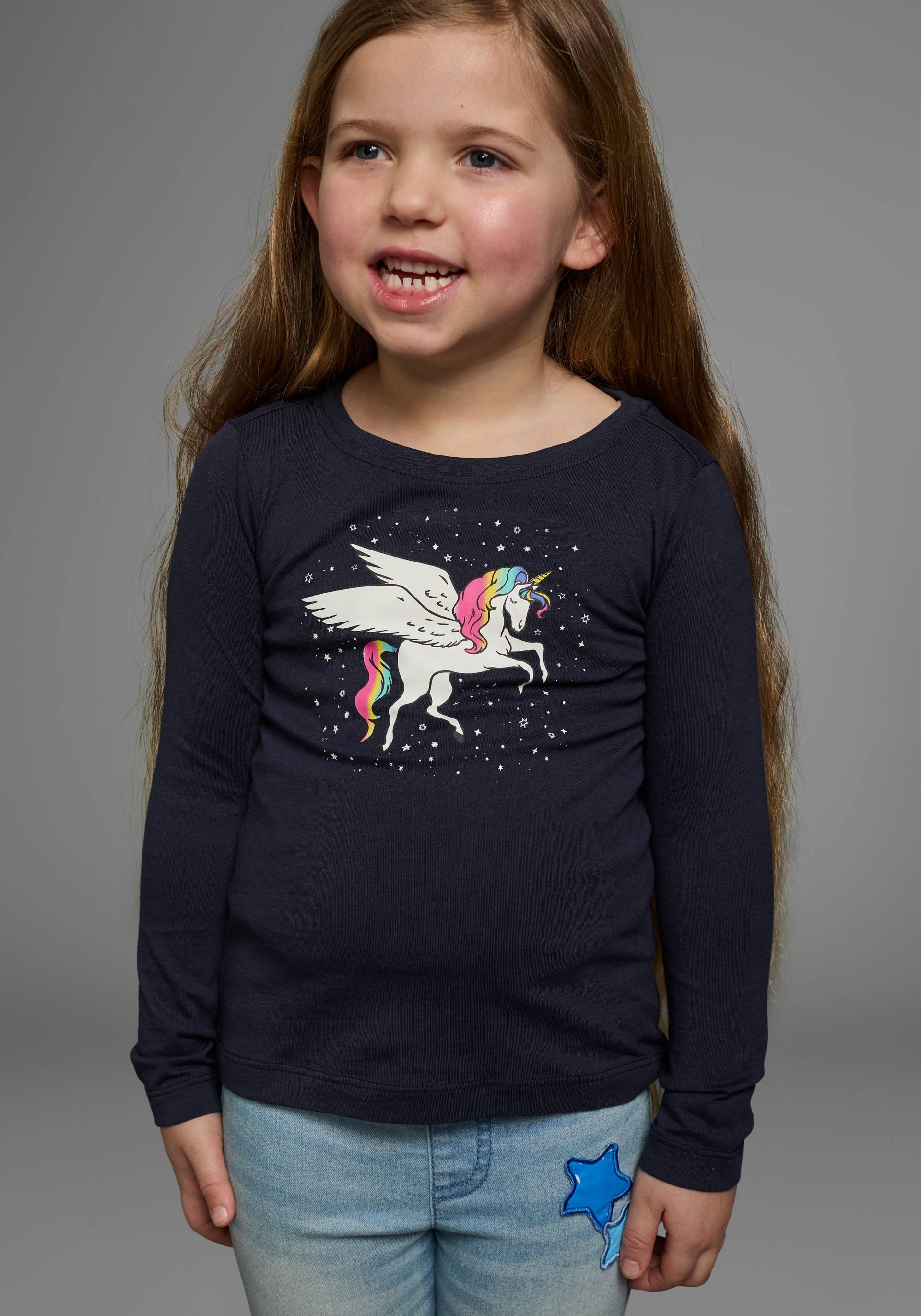 KIDSWORLD Langarmshirt »mit süssem Einhorn Druck«, langärmlig, hüftlange Passform, stylischer Druck von KIDSWORLD