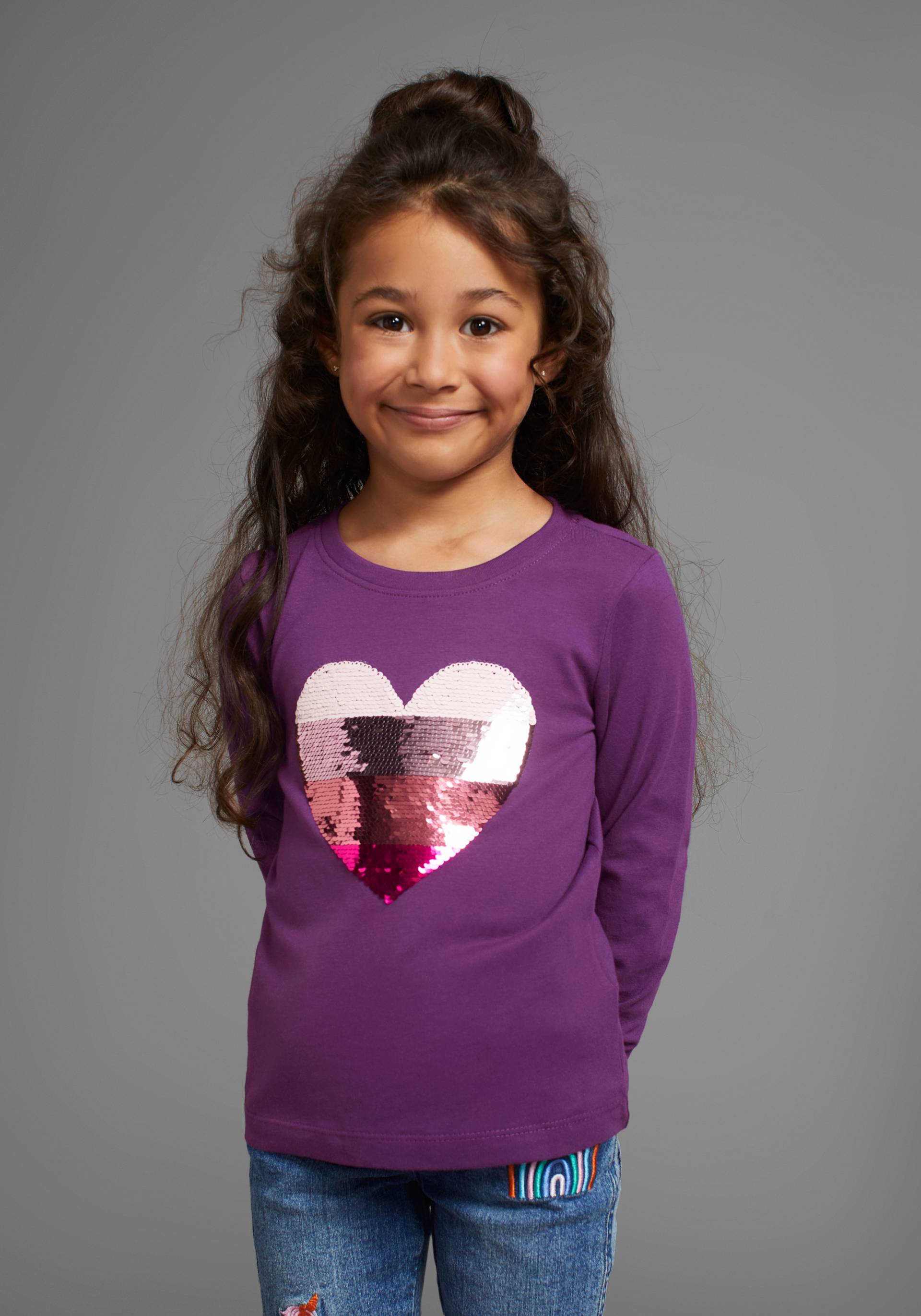 KIDSWORLD Langarmshirt », mit Paillettenherz zum Wenden«, Langarm, Basic-Passform, mit glitzernden Pailletten KIDSWORLD Langarmshirt », mit Paillettenherz zum Wenden«, Langarm, Basic-Passform, mit glitzernden Pailletten von KIDSWORLD