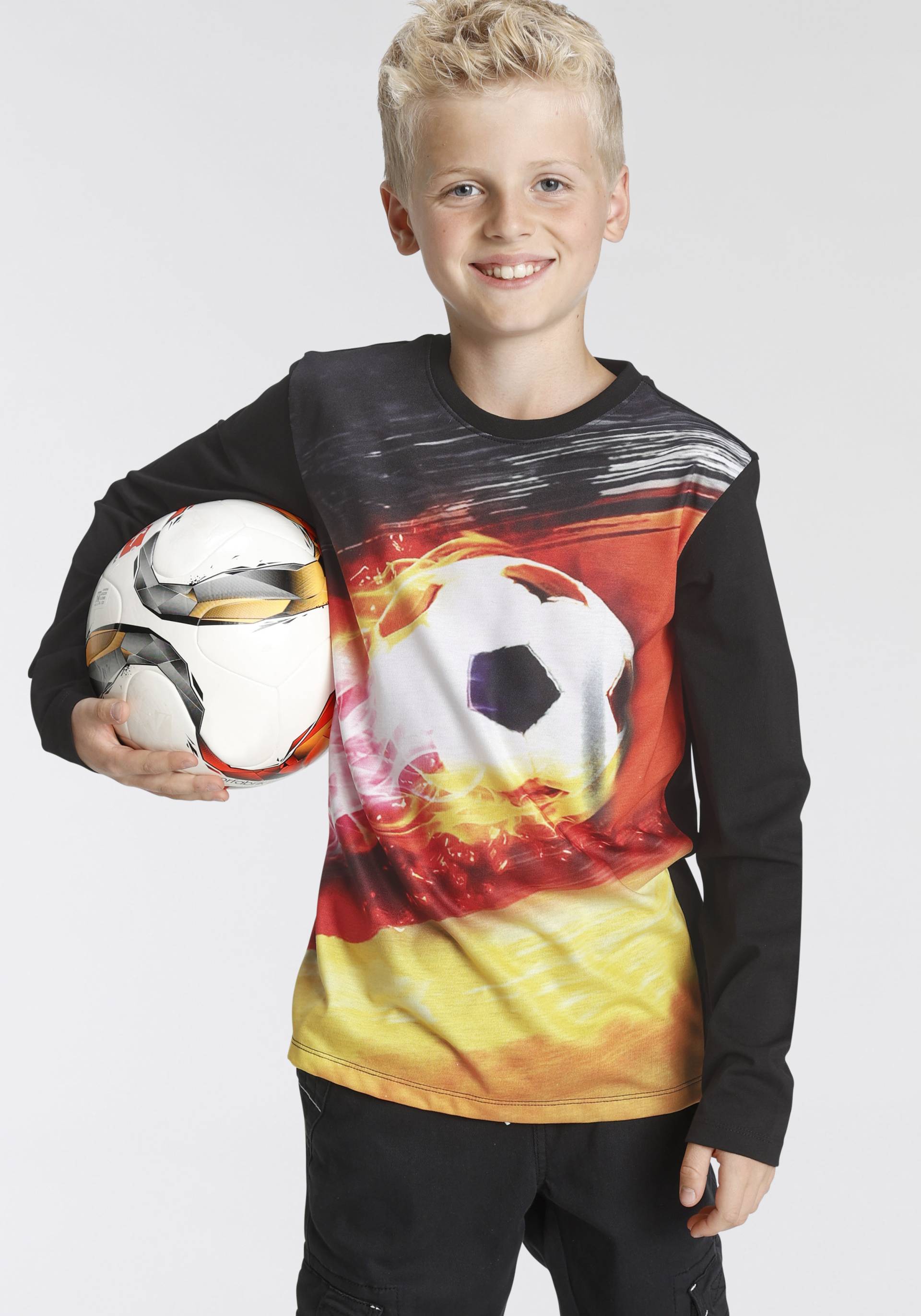 KIDSWORLD Langarmshirt »FUSSBALL«, Langarm, Basic-Passform, bedruckt, Rundhalsausschnitt KIDSWORLD Langarmshirt »FUSSBALL«, Langarm, Basic-Passform, bedruckt, Rundhalsausschnitt von KIDSWORLD