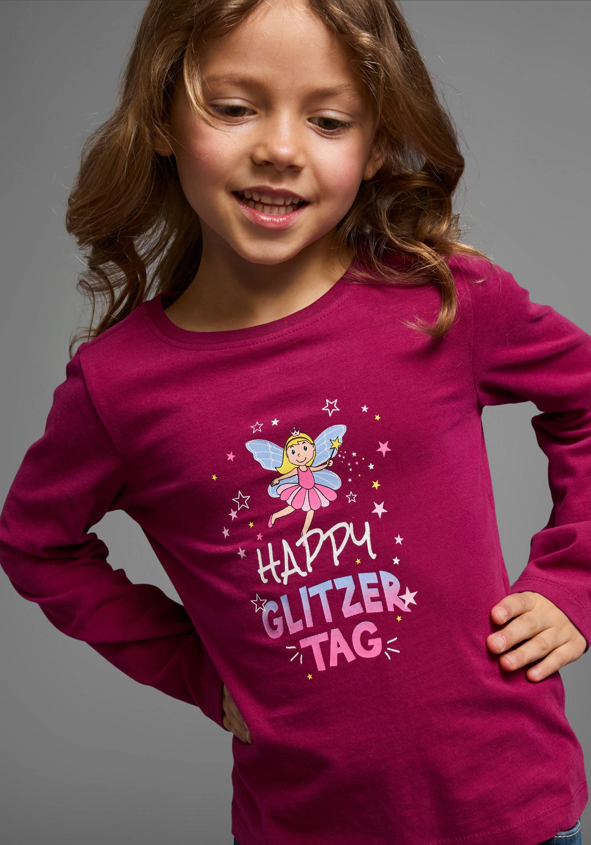 KIDSWORLD Langarmshirt »Mit Spruch: Happy Glitzer Tag«, Langarm, hüftlange Passform, Rundhalsausschnitt von KIDSWORLD