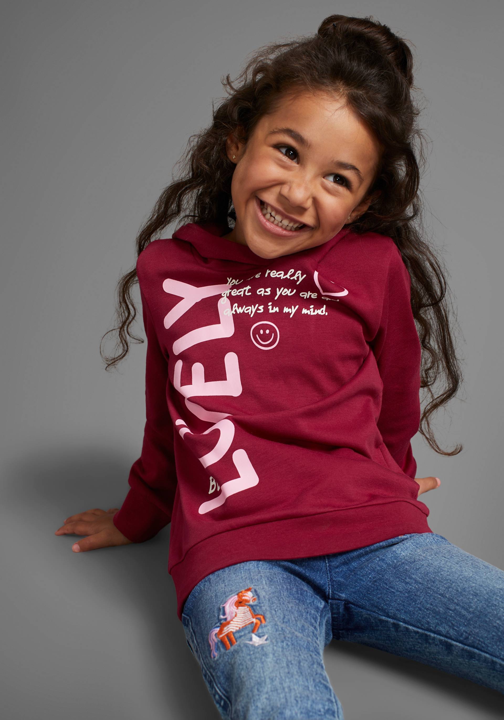 KIDSWORLD Langarmshirt »LOVELY - Print«, in längerer Form KIDSWORLD Langarmshirt »LOVELY - Print«, in längerer Form von KIDSWORLD