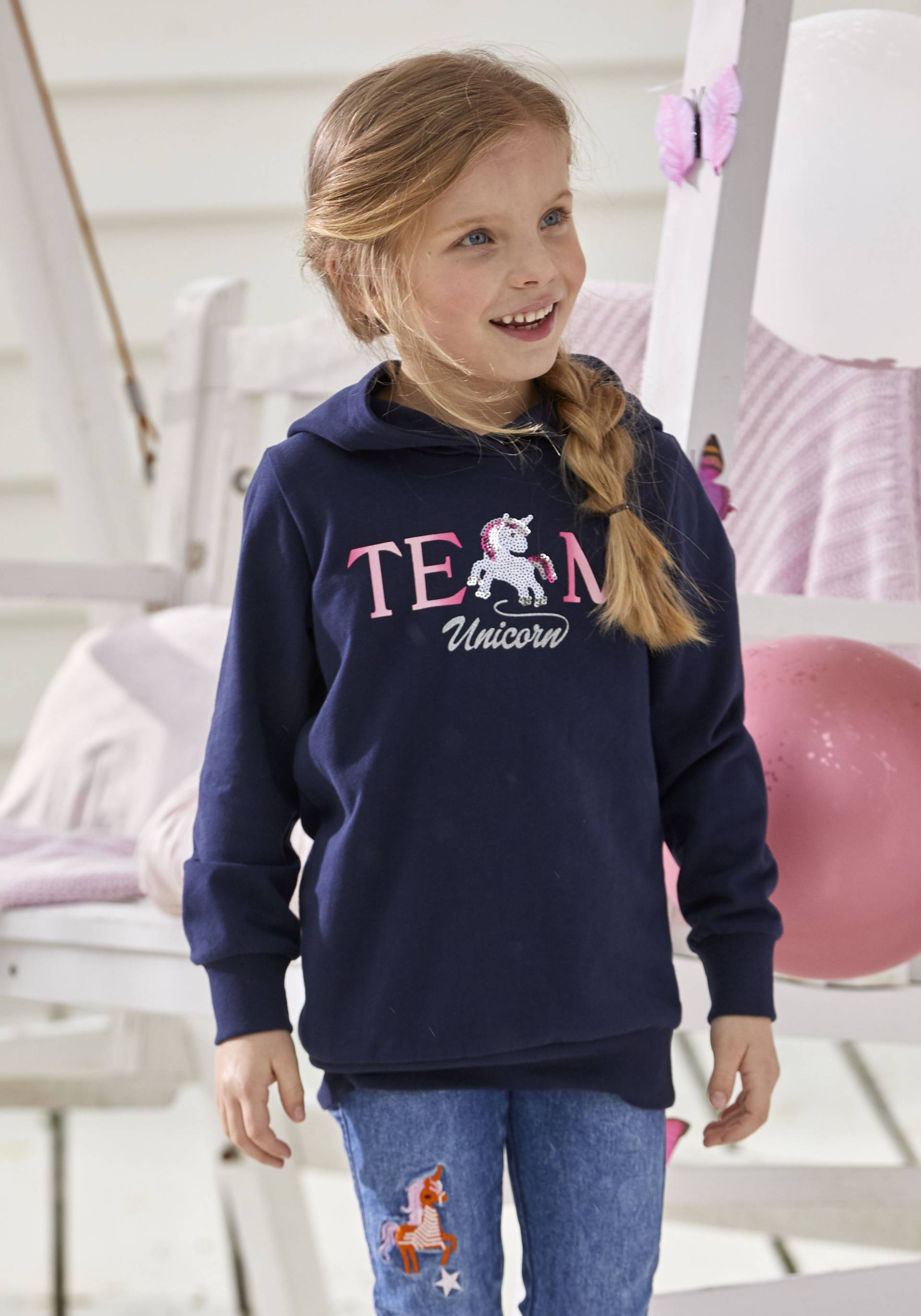 KIDSWORLD Kapuzensweatshirt », Longsweashirt mit Pailletten«, Langarm, Basic-Passform, mit modischem Druck, mit Kapuze KIDSWORLD Kapuzensweatshirt », Longsweashirt mit Pailletten«, Langarm, Basic-Passform, mit modischem Druck, mit Kapuze von KIDSWORLD