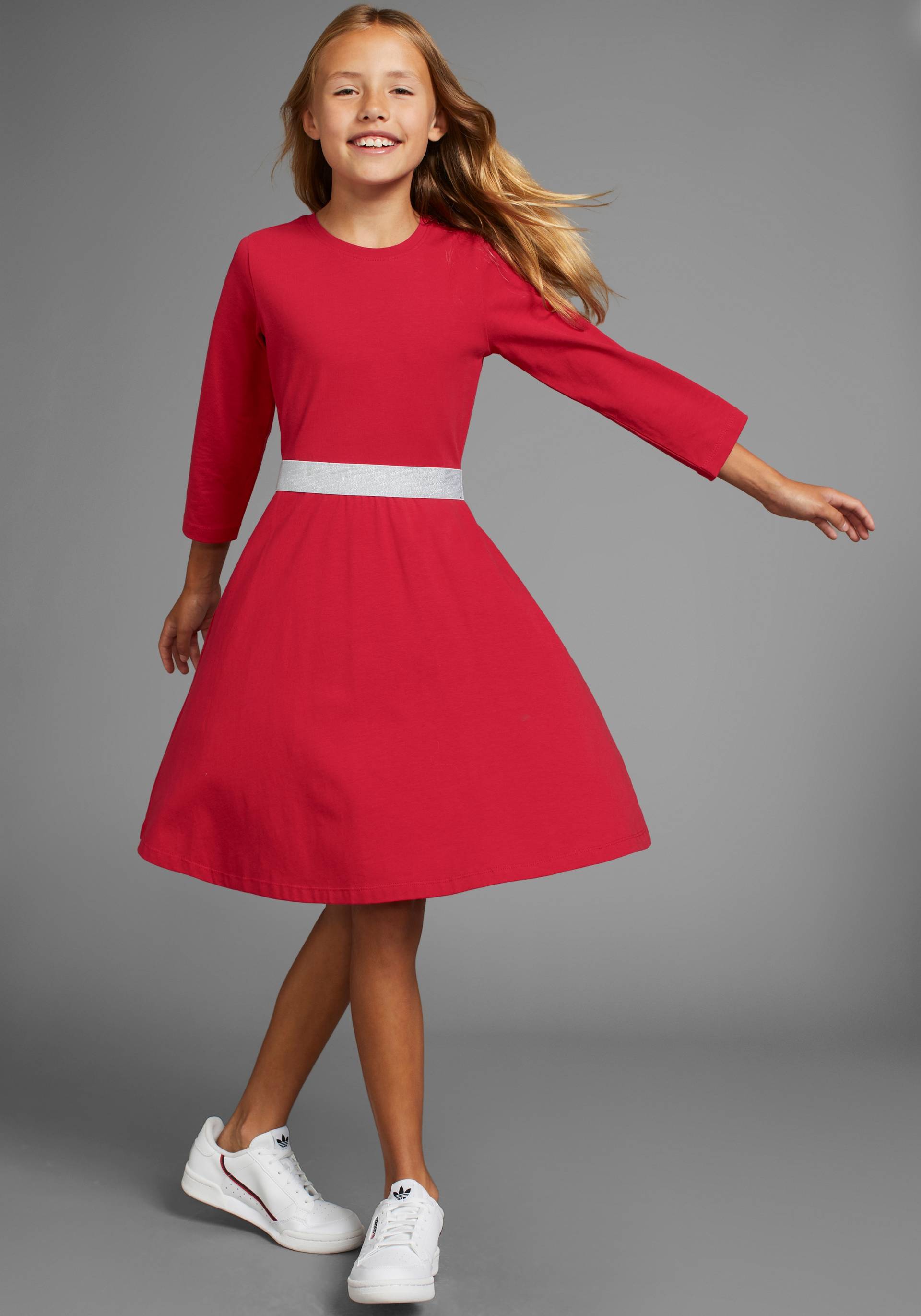 KIDSWORLD Skaterkleid »mit Glitzerband«, festlich, kniefrei, 3/4-Ärmel, aus Baumwollmischung KIDSWORLD Skaterkleid »mit Glitzerband«, festlich, kniefrei, 3/4-Ärmel, aus Baumwollmischung von KIDSWORLD