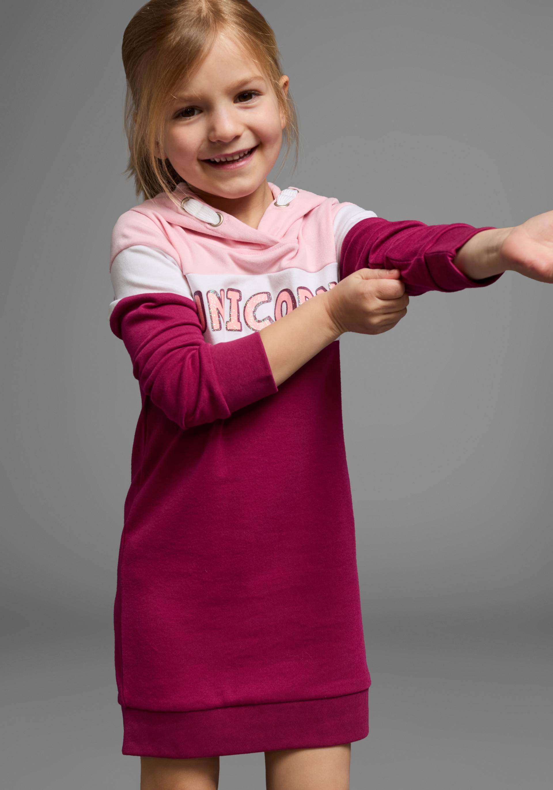 KIDSWORLD Sweatkleid »UNICORN«, lang, modisch, aus Baumwollmischung, Langarm KIDSWORLD Sweatkleid »UNICORN«, lang, modisch, aus Baumwollmischung, Langarm von KIDSWORLD