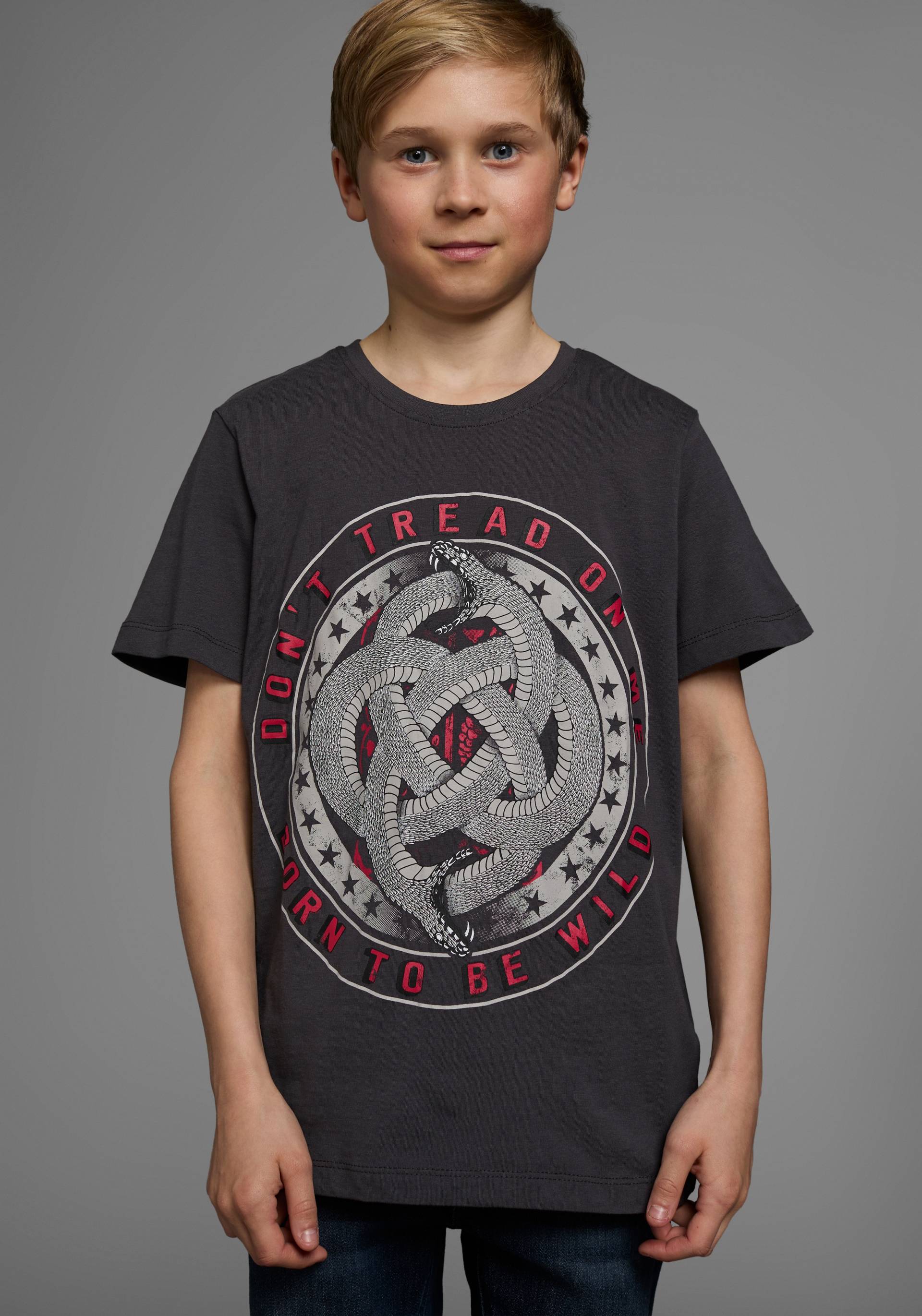 KIDSWORLD T-Shirt, Kurzarm, Basic-Passform, mit modischem Druck, Rundhalsausschnitt KIDSWORLD T-Shirt, Kurzarm, Basic-Passform, mit modischem Druck, Rundhalsausschnitt von KIDSWORLD