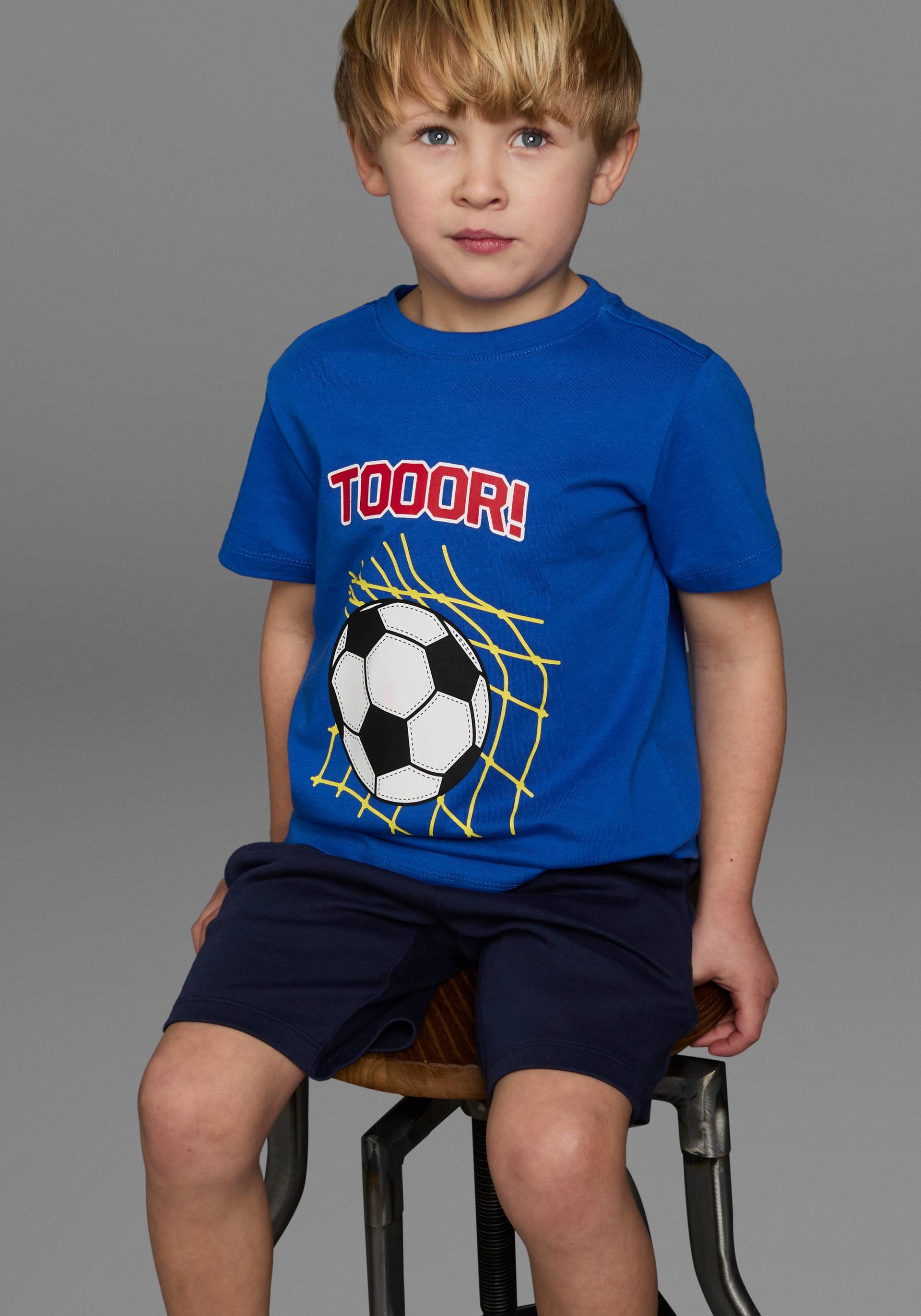 KIDSWORLD T-Shirt »Fussball-Print: TOOOR«, Kurzarm, Basic-Passform, mit Statements/Sprüchen KIDSWORLD T-Shirt »Fussball-Print: TOOOR«, Kurzarm, Basic-Passform, mit Statements/Sprüchen von KIDSWORLD