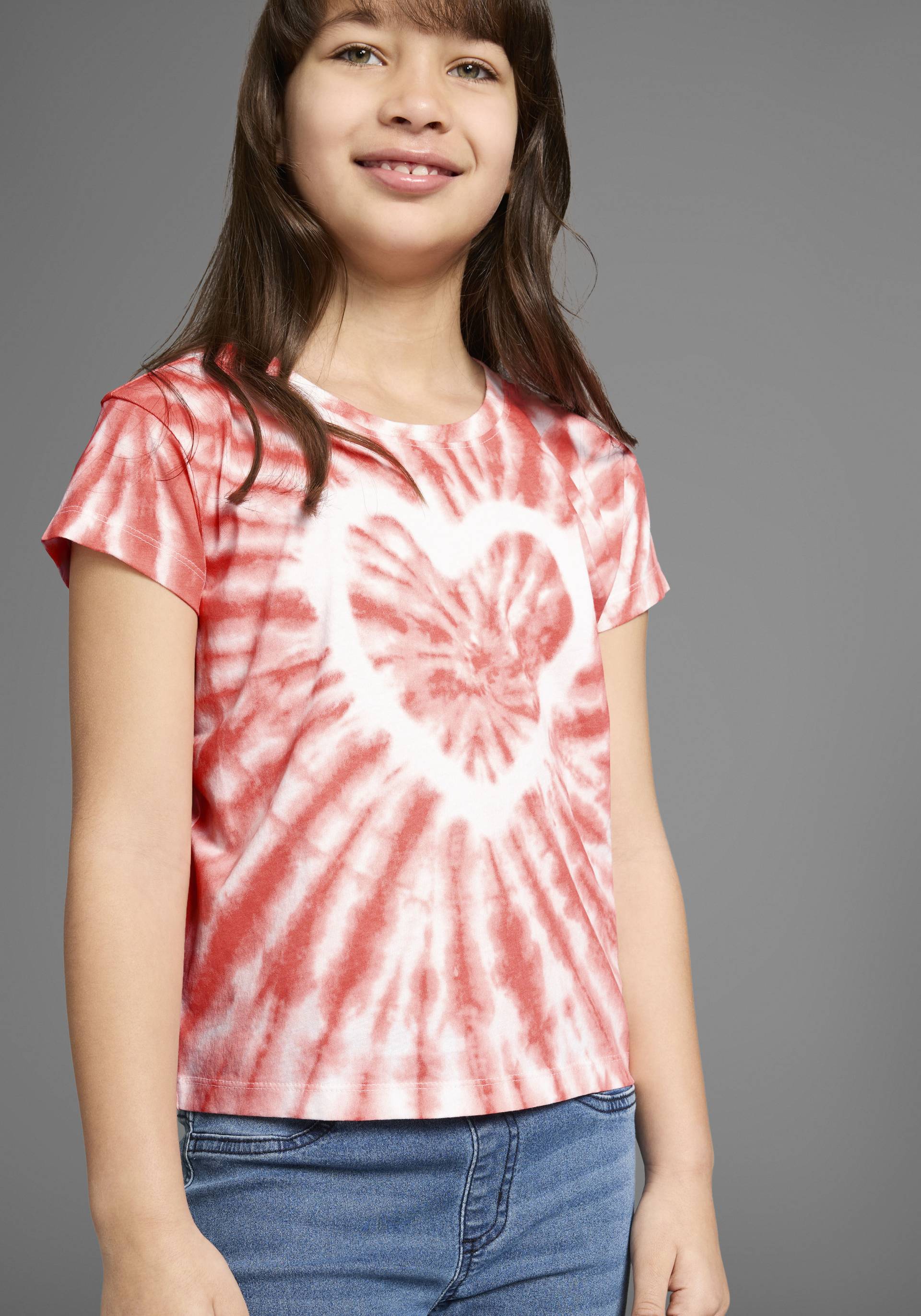 KIDSWORLD T-Shirt »Herz Batik«, Kurzarm, gerade Passform, vielseitig gemustert KIDSWORLD T-Shirt »Herz Batik«, Kurzarm, gerade Passform, vielseitig gemustert von KIDSWORLD