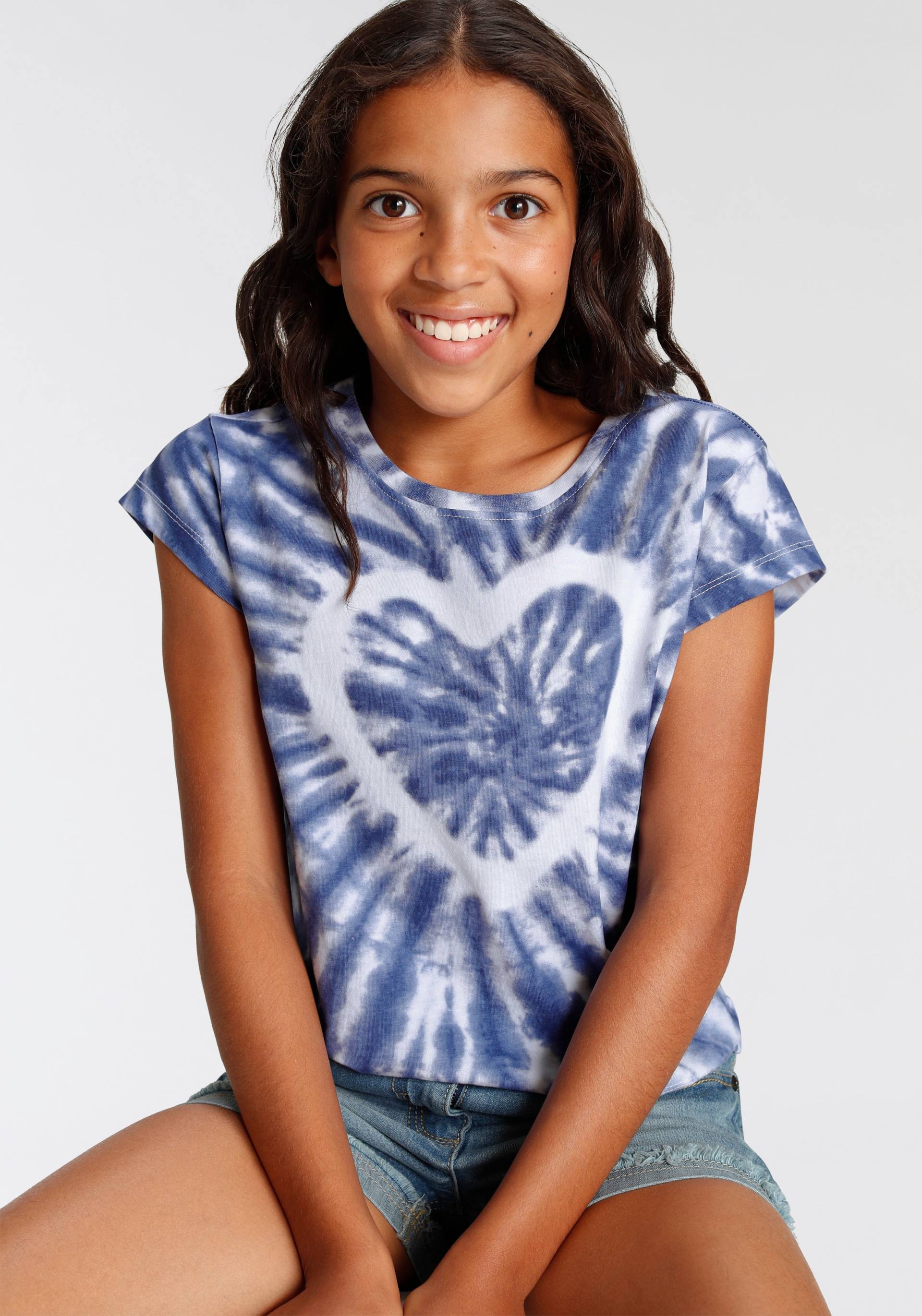 KIDSWORLD T-Shirt »Herz Batik«, kurze modische Form von KIDSWORLD