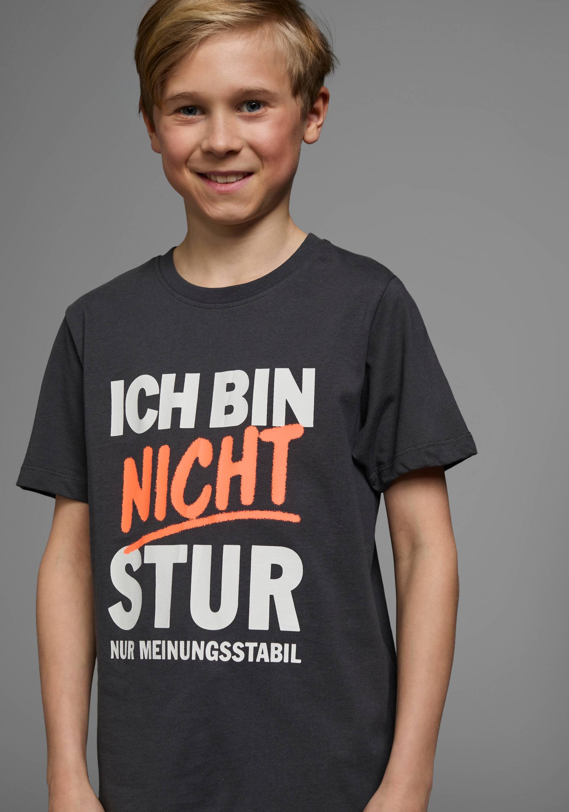 KIDSWORLD T-Shirt »ICH BIN NICHT STUR«, Kurzarm, mit Rundhalsausschnitt, mit trendigem Aufdruck von KIDSWORLD