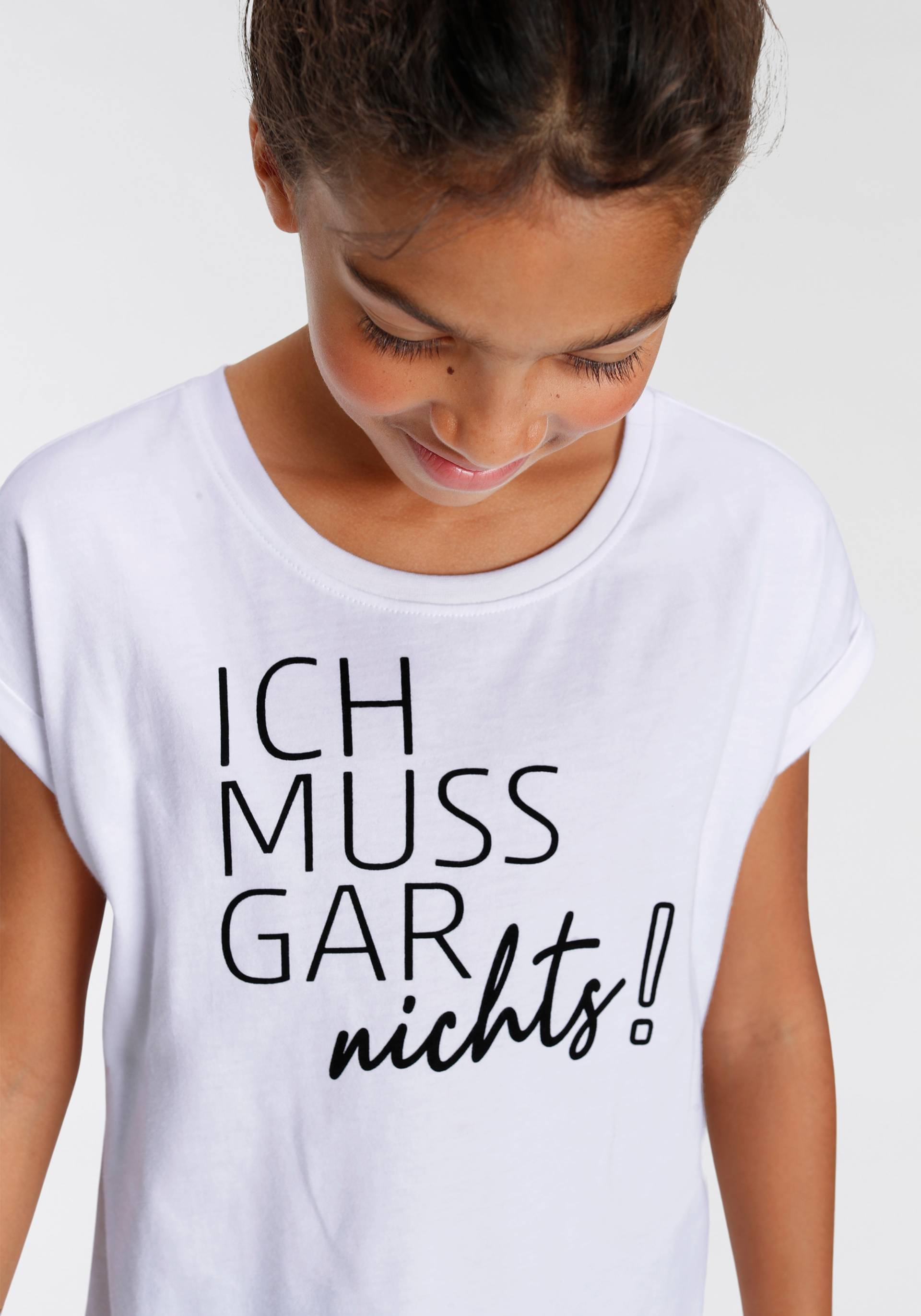 KIDSWORLD T-Shirt »Ich muss garnichts!«, Kurzarm, weite Passform, mit peppigen Statements und Sprüchen KIDSWORLD T-Shirt »Ich muss garnichts!«, Kurzarm, weite Passform, mit peppigen Statements und Sprüchen von KIDSWORLD