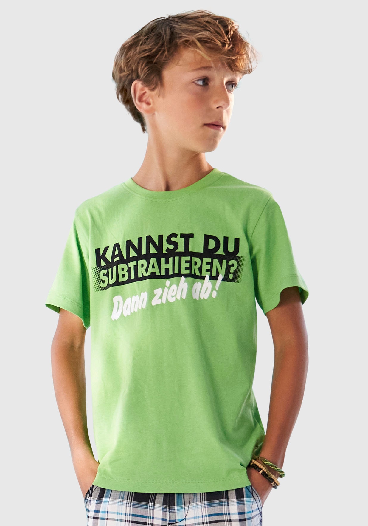 KIDSWORLD T-Shirt »KANNST DU SUBTRAHIEREN?«, Kurzarm, mit trendigem Druck, tiefer Rundhals, aus Baumwolle KIDSWORLD T-Shirt »KANNST DU SUBTRAHIEREN?«, Kurzarm, mit trendigem Druck, tiefer Rundhals, aus Baumwolle von KIDSWORLD