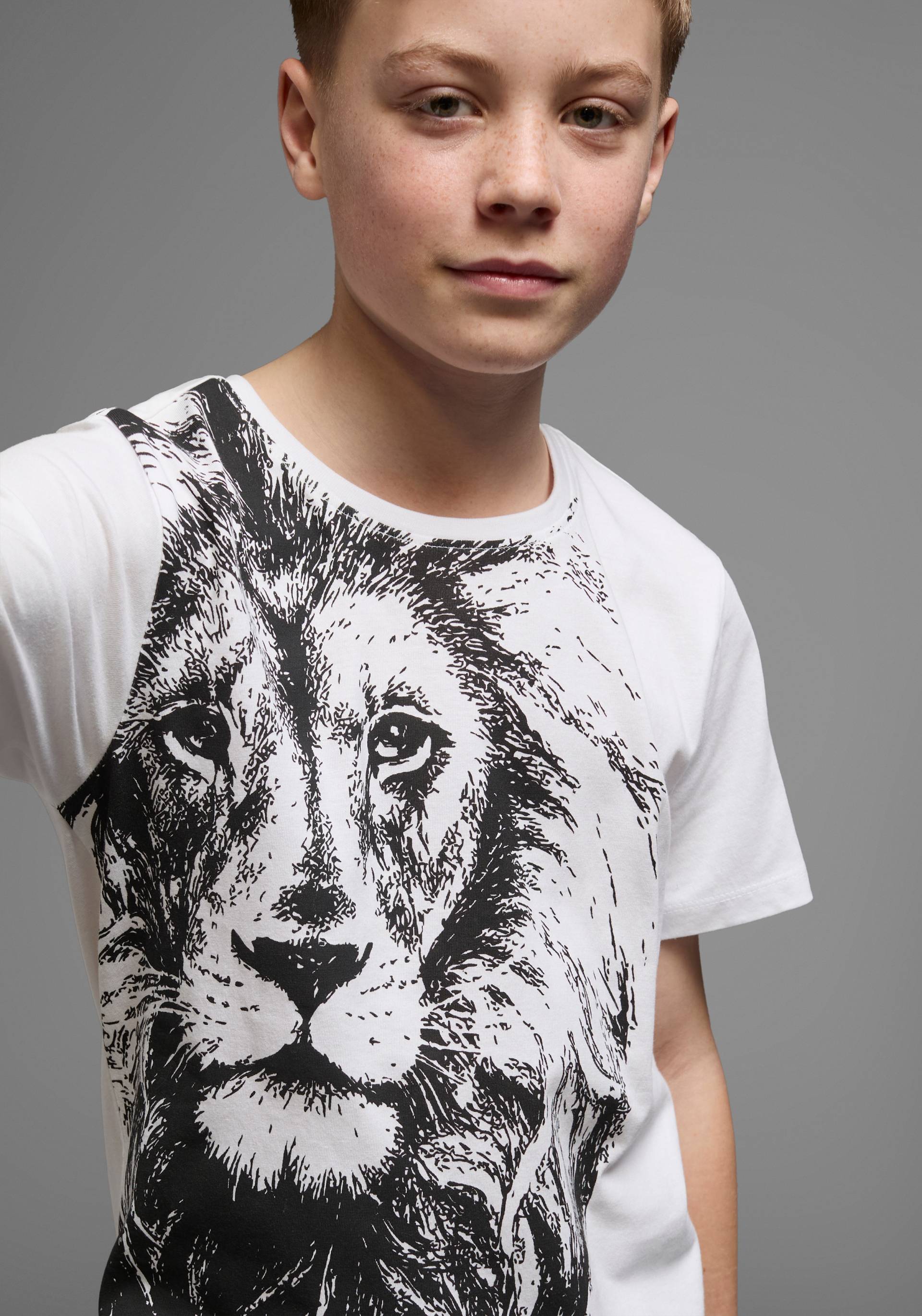 KIDSWORLD T-Shirt »Mit coolem LÖWEN-Print«, grosser Tierprint von KIDSWORLD