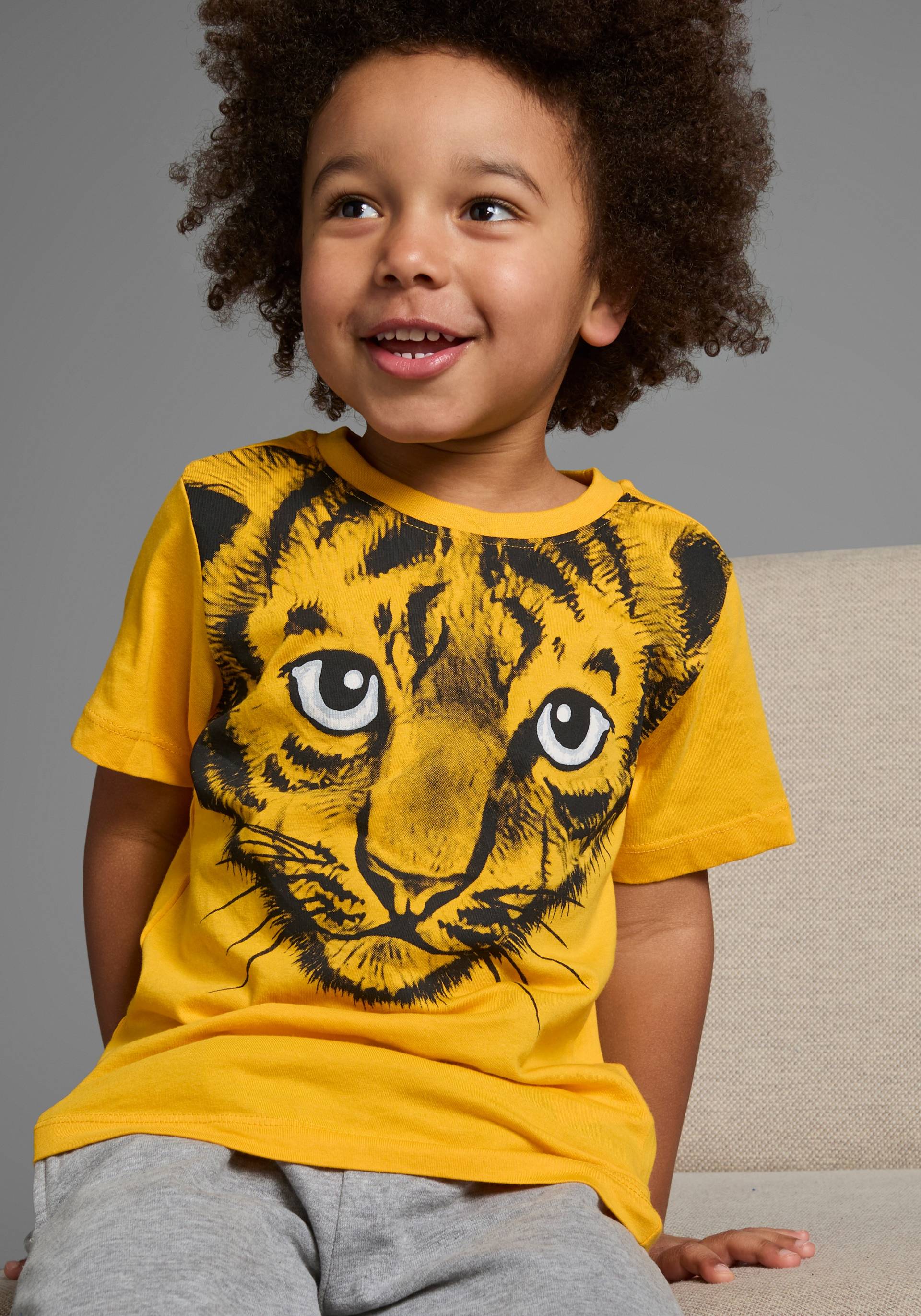 KIDSWORLD T-Shirt »Mit tollem Druck: LITTLE TIGER«, Kurzarm, Basic-Passform, mit peppigem Druck, Rundhalsausschnitt von KIDSWORLD