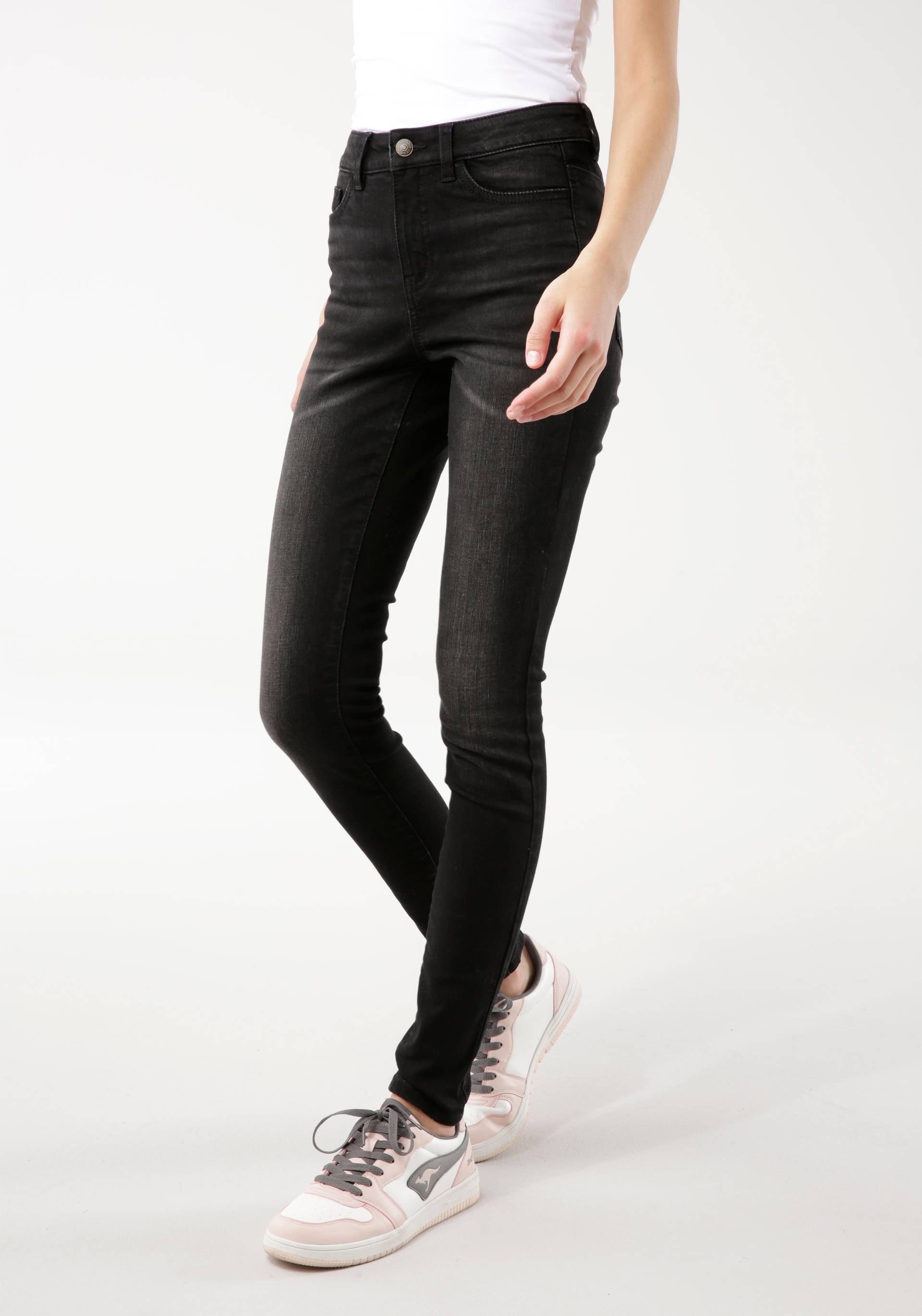 KangaROOS 5-Pocket-Jeans »SUPER SKINNY HIGH RISE«, knöchellang, mit Used-Optik, hohe Leibhöhe KangaROOS 5-Pocket-Jeans »SUPER SKINNY HIGH RISE«, knöchellang, mit Used-Optik, hohe Leibhöhe von KangaROOS