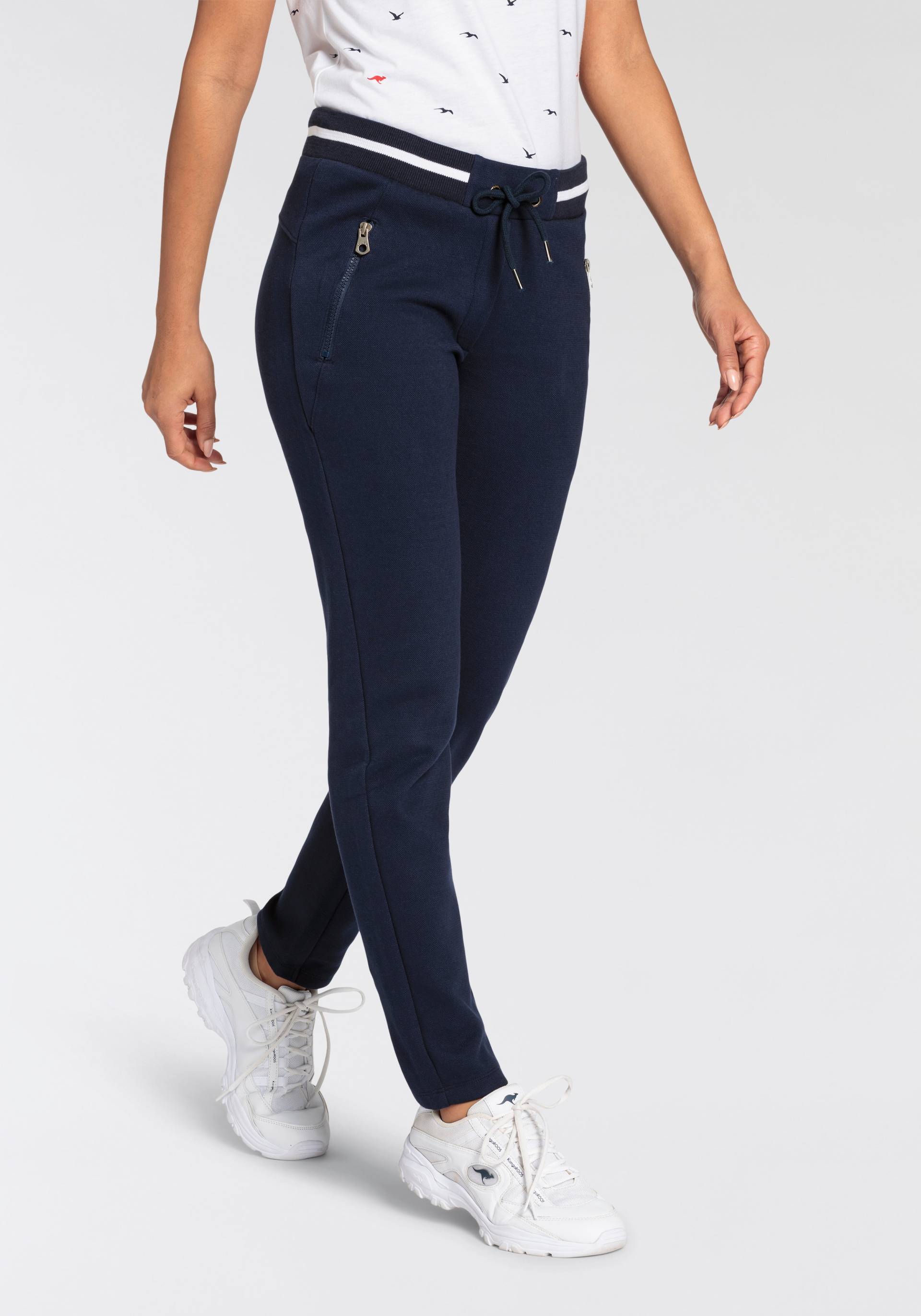 KangaROOS Jerseyhose, mit Piqué-Struktur und Streifen-Detail KangaROOS Jerseyhose, mit Piqué-Struktur und Streifen-Detail von KangaROOS