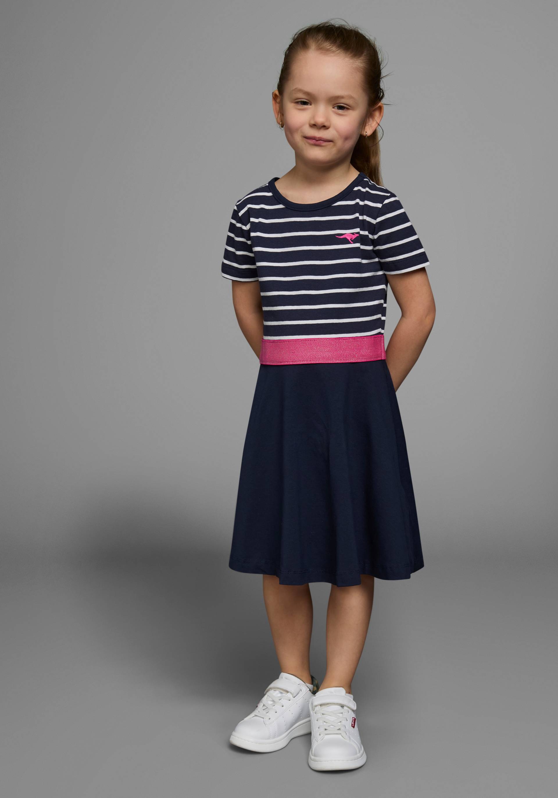 KangaROOS Jerseykleid »für kleine Mädchen«, kniefrei, aus Jersey, kurzärmelig KangaROOS Jerseykleid »für kleine Mädchen«, kniefrei, aus Jersey, kurzärmelig von KangaROOS