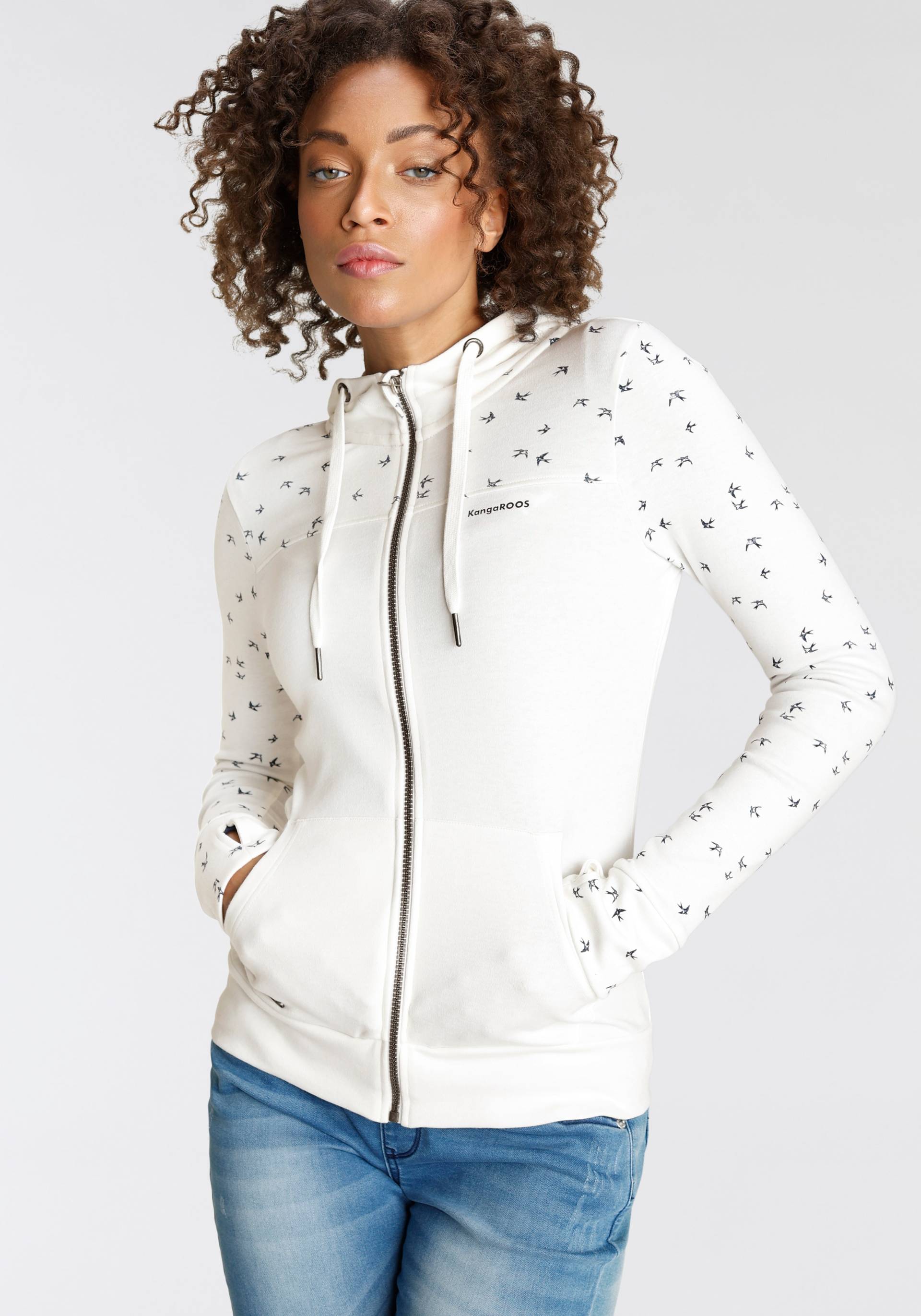 KangaROOS Kapuzensweatjacke, mit filigranem Print KangaROOS Kapuzensweatjacke, mit filigranem Print von KangaROOS