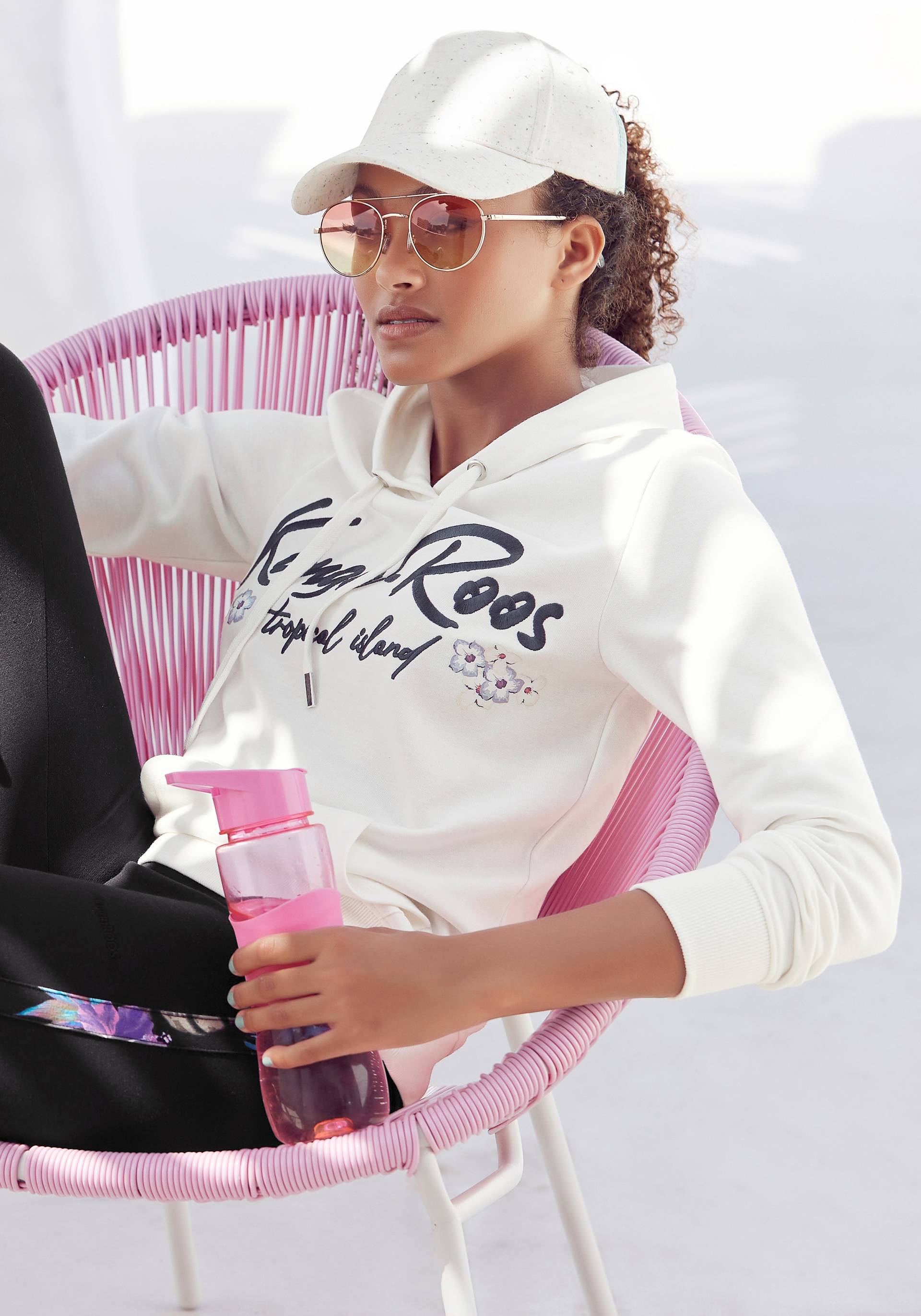 KangaROOS Kapuzensweatshirt, Mit Stickerei und Blumendruck, Loungeanzug, Hoodie KangaROOS Kapuzensweatshirt, Mit Stickerei und Blumendruck, Loungeanzug, Hoodie von KangaROOS
