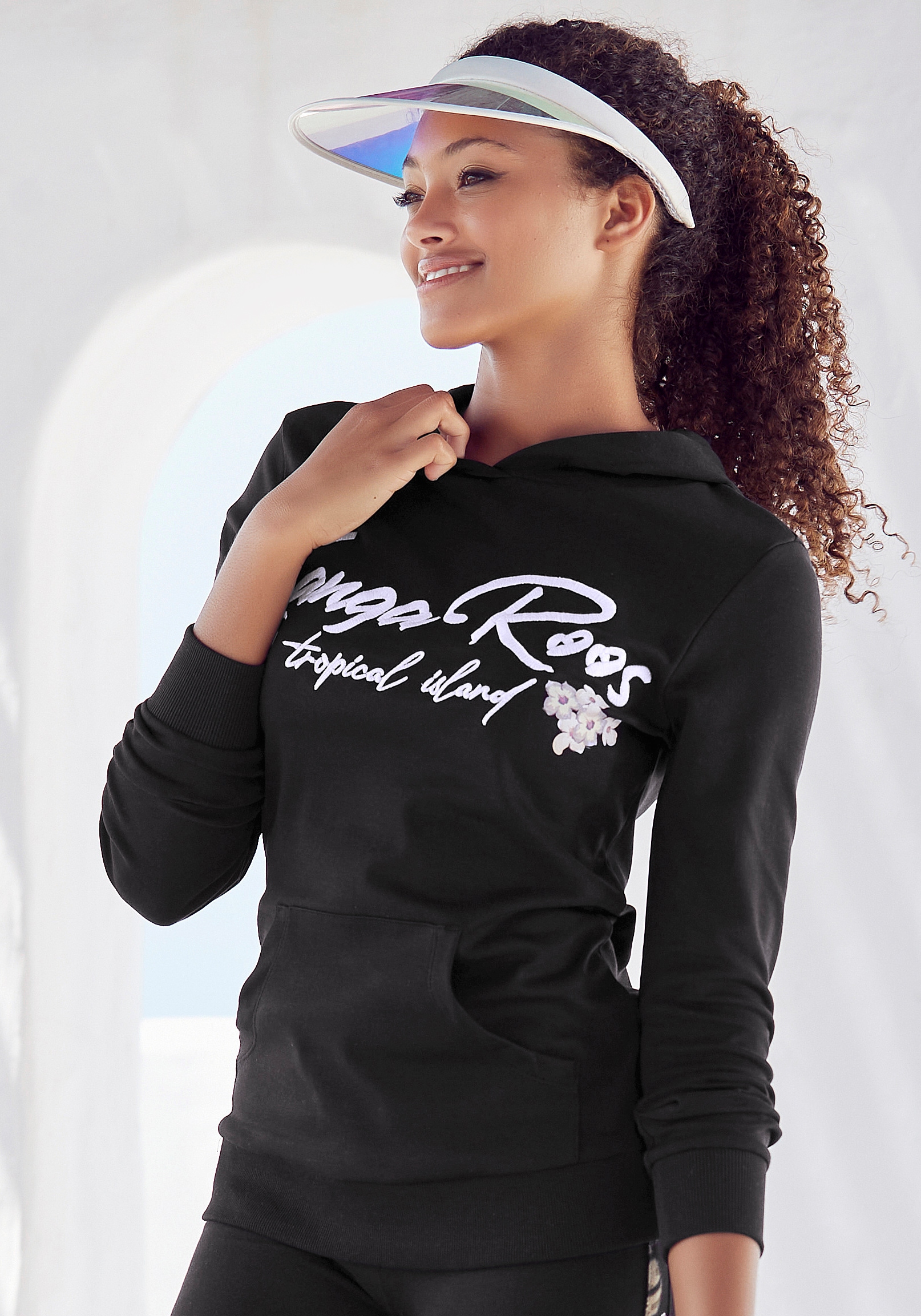 KangaROOS Kapuzensweatshirt, Mit Stickerei und Blumendruck, Loungeanzug, Hoodie KangaROOS Kapuzensweatshirt, Mit Stickerei und Blumendruck, Loungeanzug, Hoodie von KangaROOS