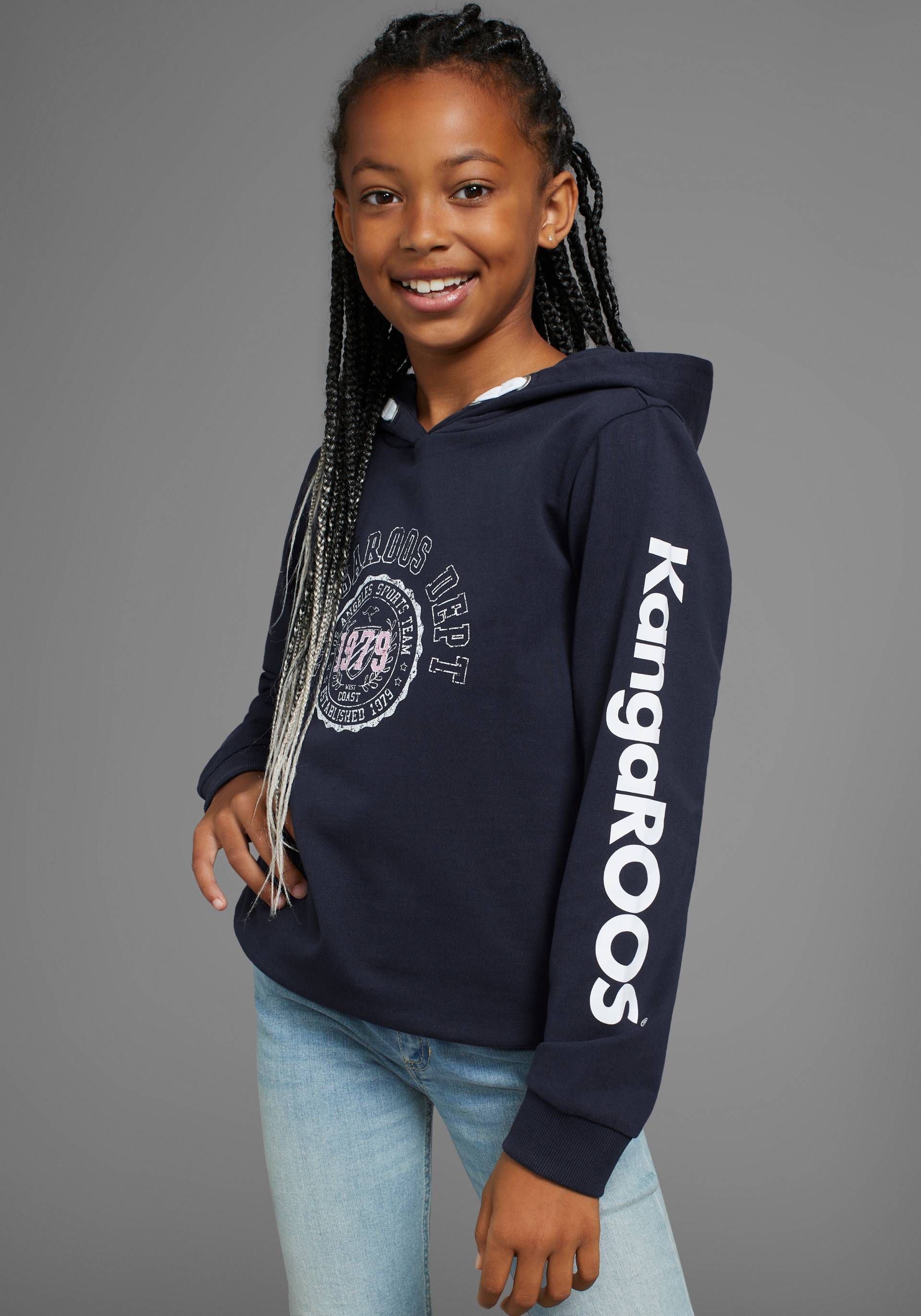 KangaROOS Kapuzensweatshirt »Logo-Print«, in weicher Qualität für Mädchen KangaROOS Kapuzensweatshirt »Logo-Print«, in weicher Qualität für Mädchen von KangaROOS