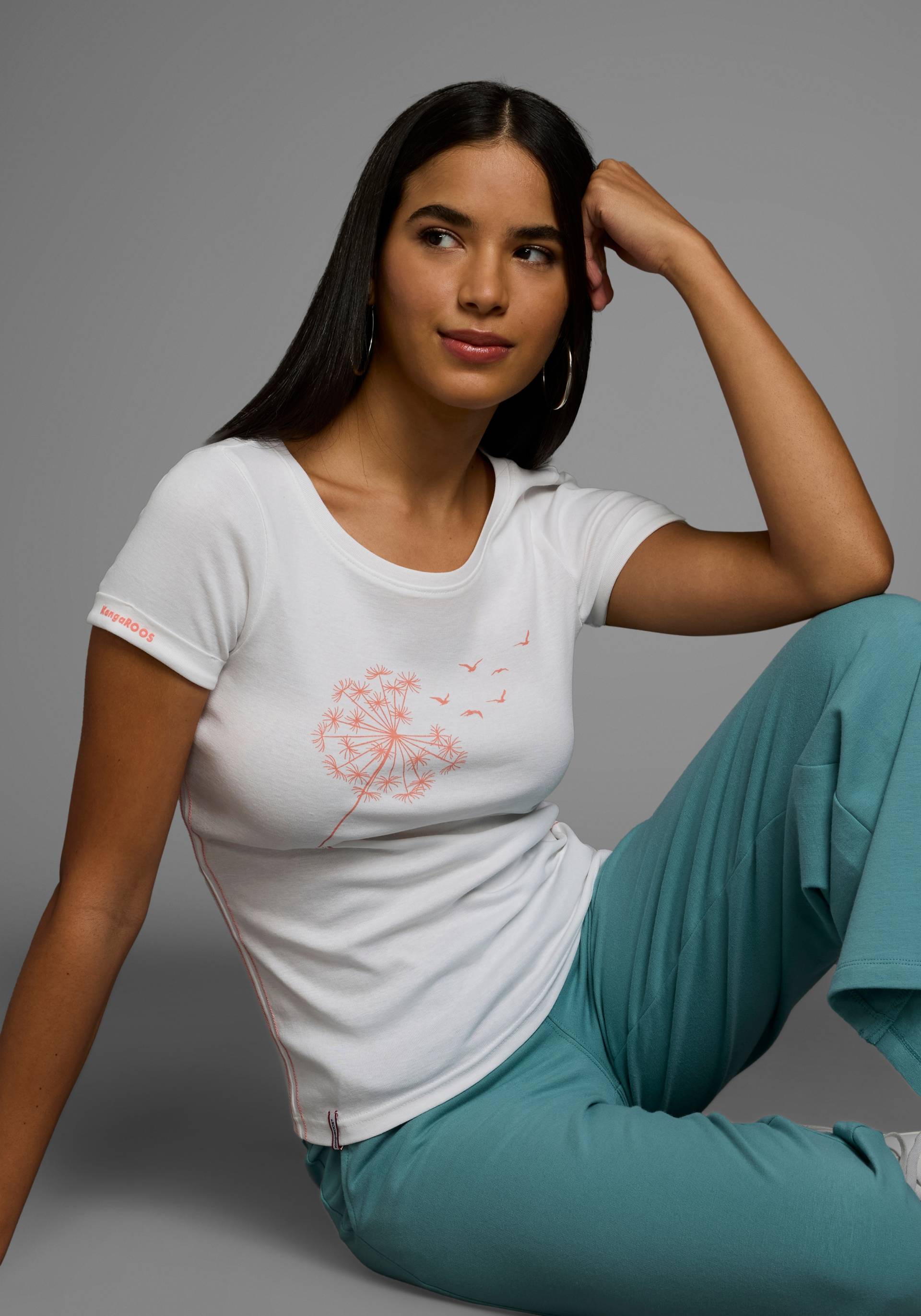KangaROOS Kurzarmshirt, Kurzarm, körpernahe Passform, bedrucktes Design KangaROOS Kurzarmshirt, Kurzarm, körpernahe Passform, bedrucktes Design von KangaROOS