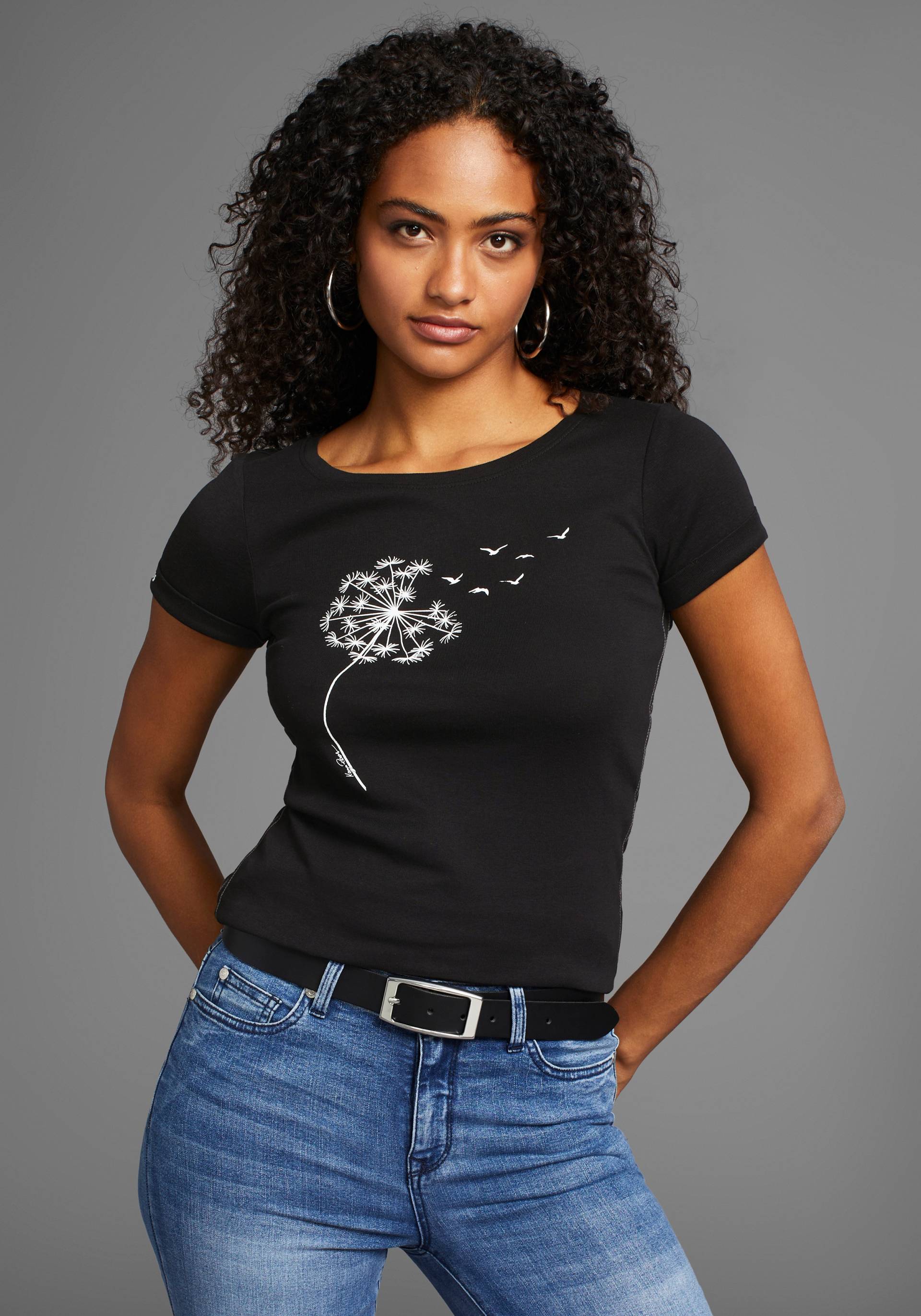KangaROOS Kurzarmshirt, Kurzarm, körpernahe Passform, bedrucktes Design KangaROOS Kurzarmshirt, Kurzarm, körpernahe Passform, bedrucktes Design von KangaROOS