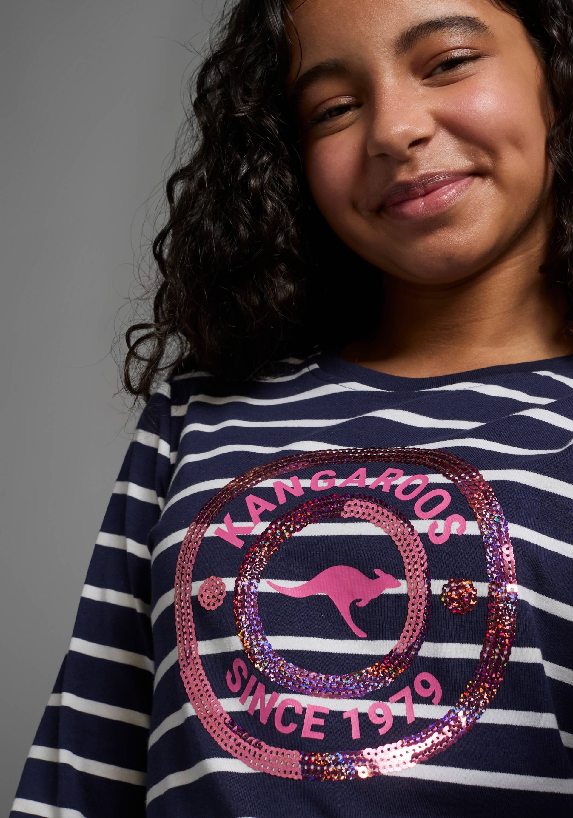 KangaROOS Langarmshirt »Ringelshirt mit Paillettenapplikation«, taillierte Passform, aus Jerseystoff KangaROOS Langarmshirt »Ringelshirt mit Paillettenapplikation«, taillierte Passform, aus Jerseystoff von KangaROOS