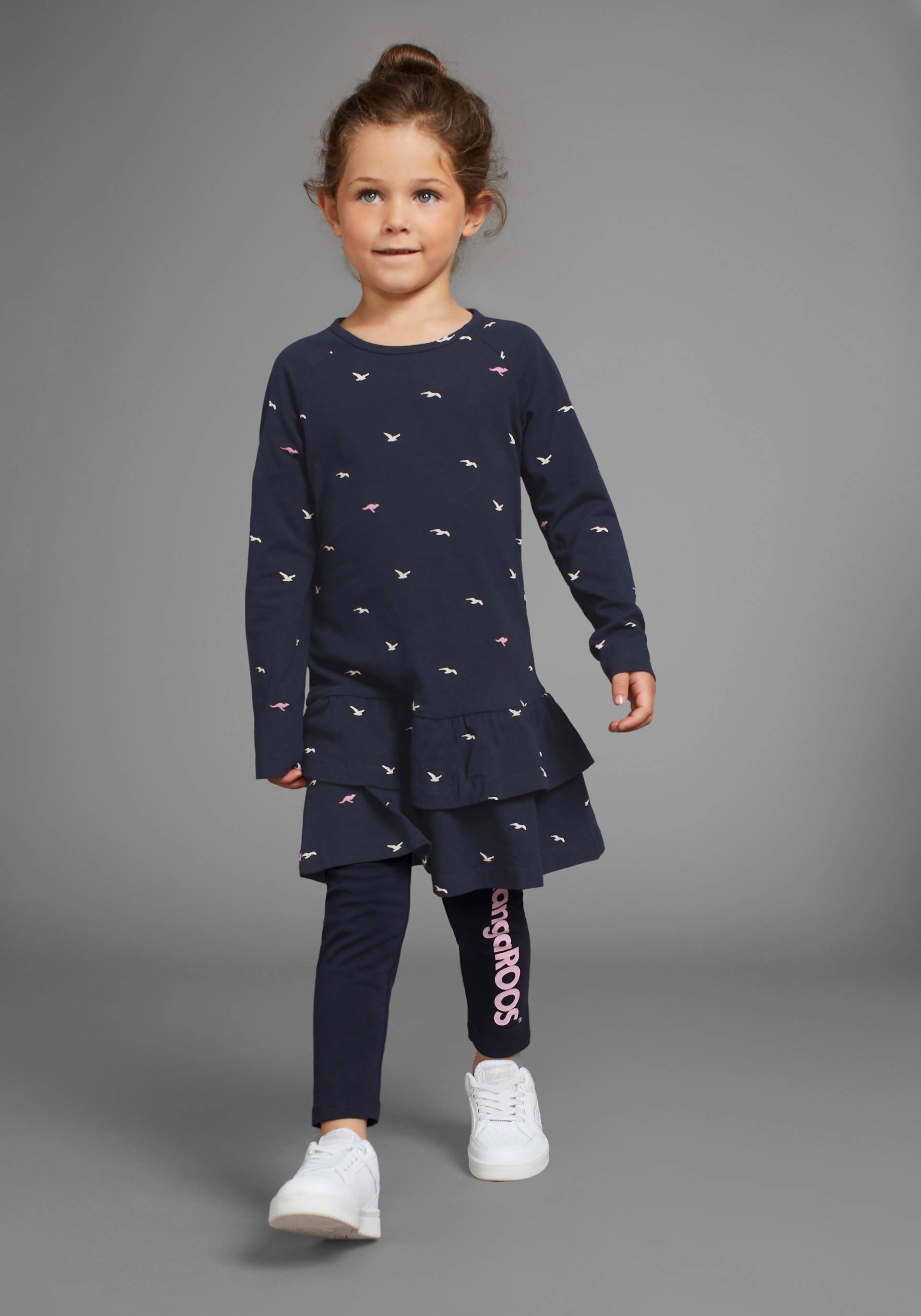 KangaROOS Jerseykleid »KANGAROOS-Allover Kleid«, für kleine Mädchen KangaROOS Jerseykleid »KANGAROOS-Allover Kleid«, für kleine Mädchen von KangaROOS