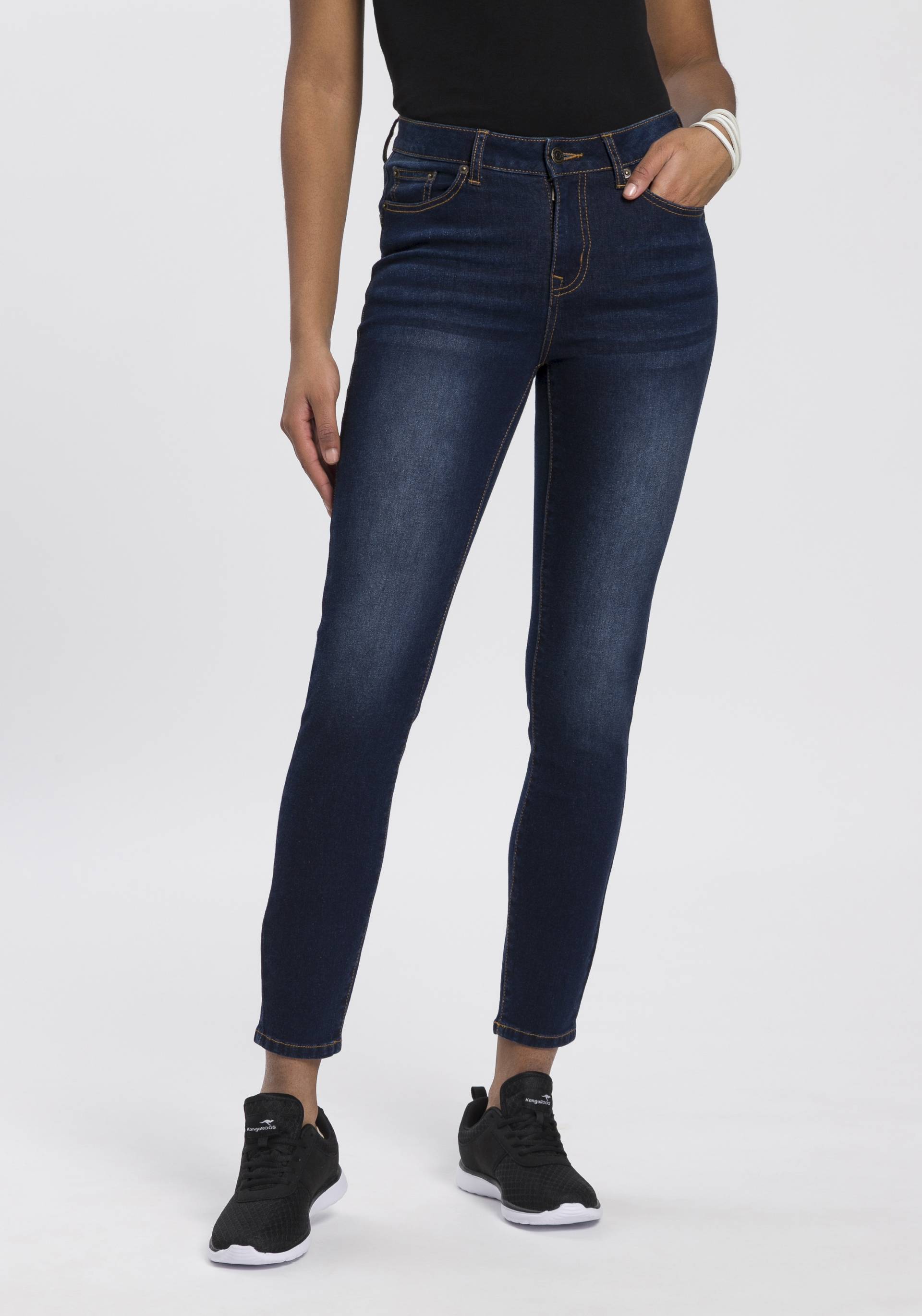 KangaROOS Slim-fit-Jeans »CROPPED HIGH WAIST SLIM FIT«, schmale Passform, Röhrenjeans, trendige Used-Waschung KangaROOS Slim-fit-Jeans »CROPPED HIGH WAIST SLIM FIT«, schmale Passform, Röhrenjeans, trendige Used-Waschung von KangaROOS