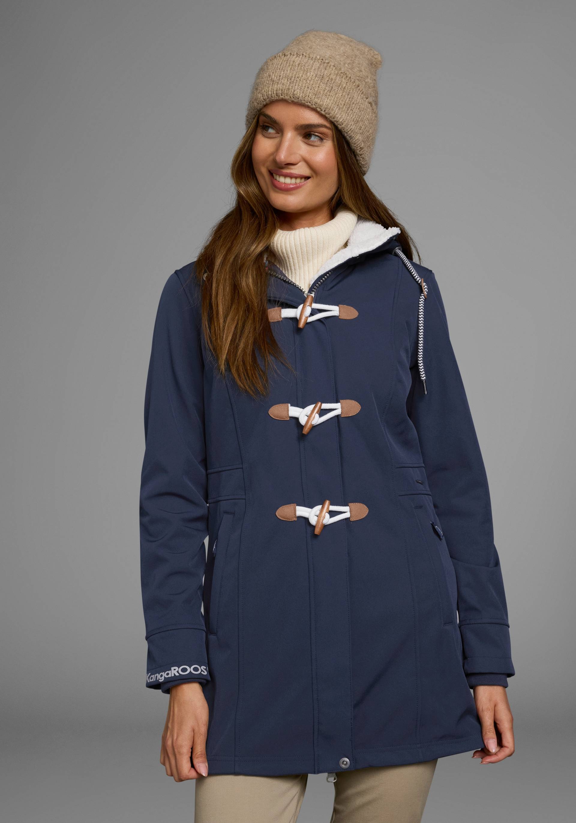 KangaROOS Softshelljacke, mit Kapuze, figurbetonte Passform, normaler Schnitt, mit abnehmbarer Kapuze KangaROOS Softshelljacke, mit Kapuze, figurbetonte Passform, normaler Schnitt, mit abnehmbarer Kapuze von KangaROOS