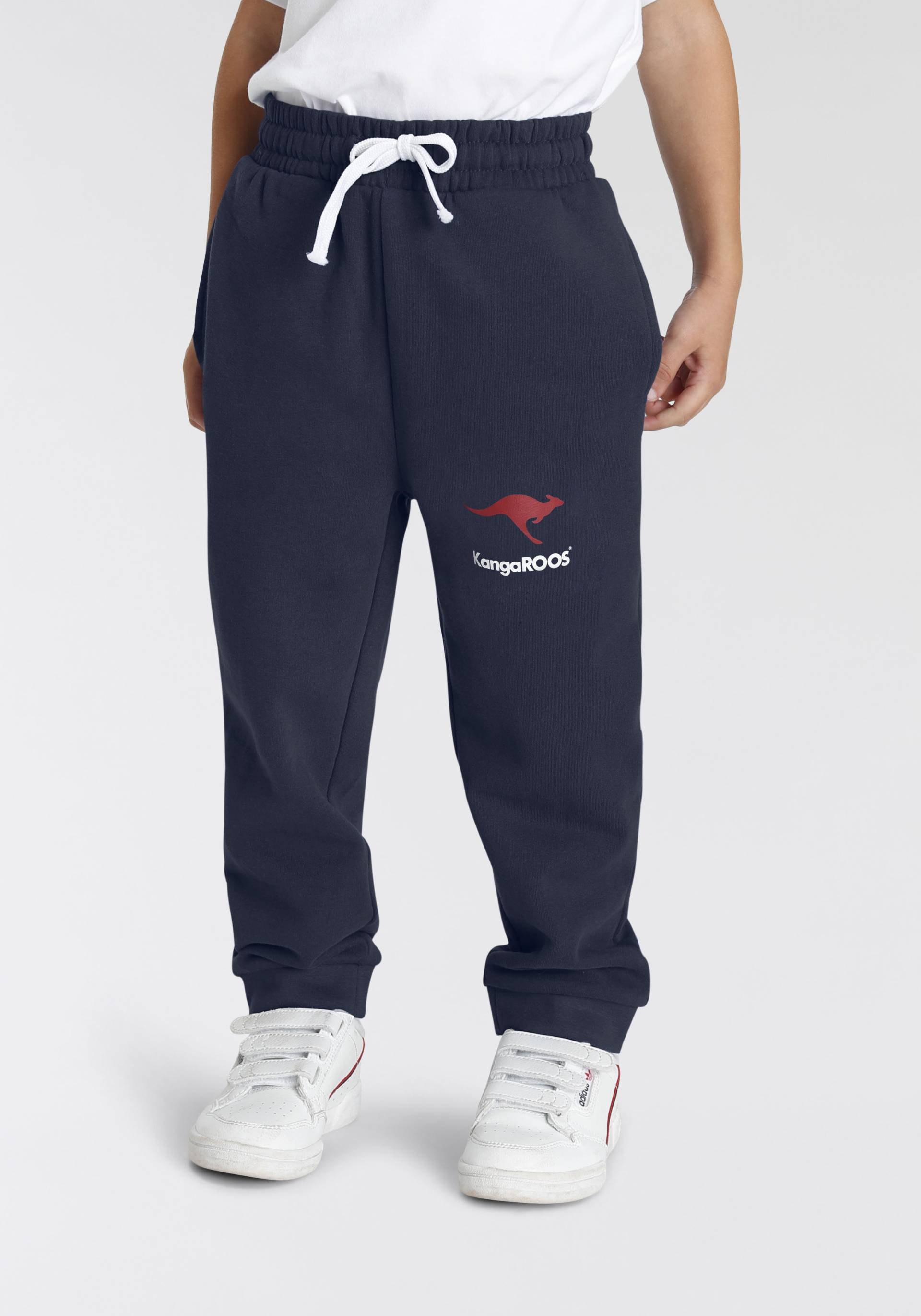 KangaROOS Sweathose »Jogginghose mit Logo-Print«, Basic für kleine Jungen KangaROOS Sweathose »Jogginghose mit Logo-Print«, Basic für kleine Jungen von KangaROOS