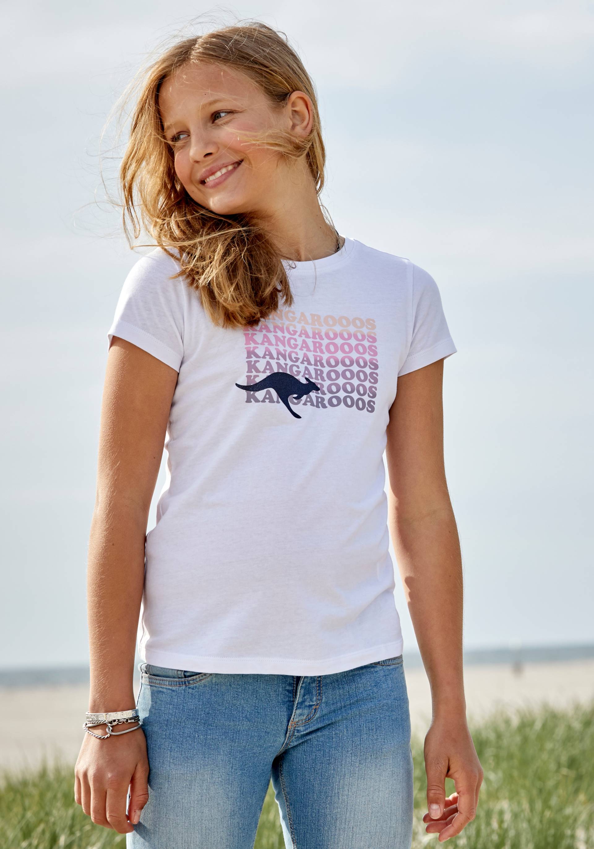 KangaROOS T-Shirt, Kurzarm, taillierter Schnitt, mit Glitzerdruck von KangaROOS