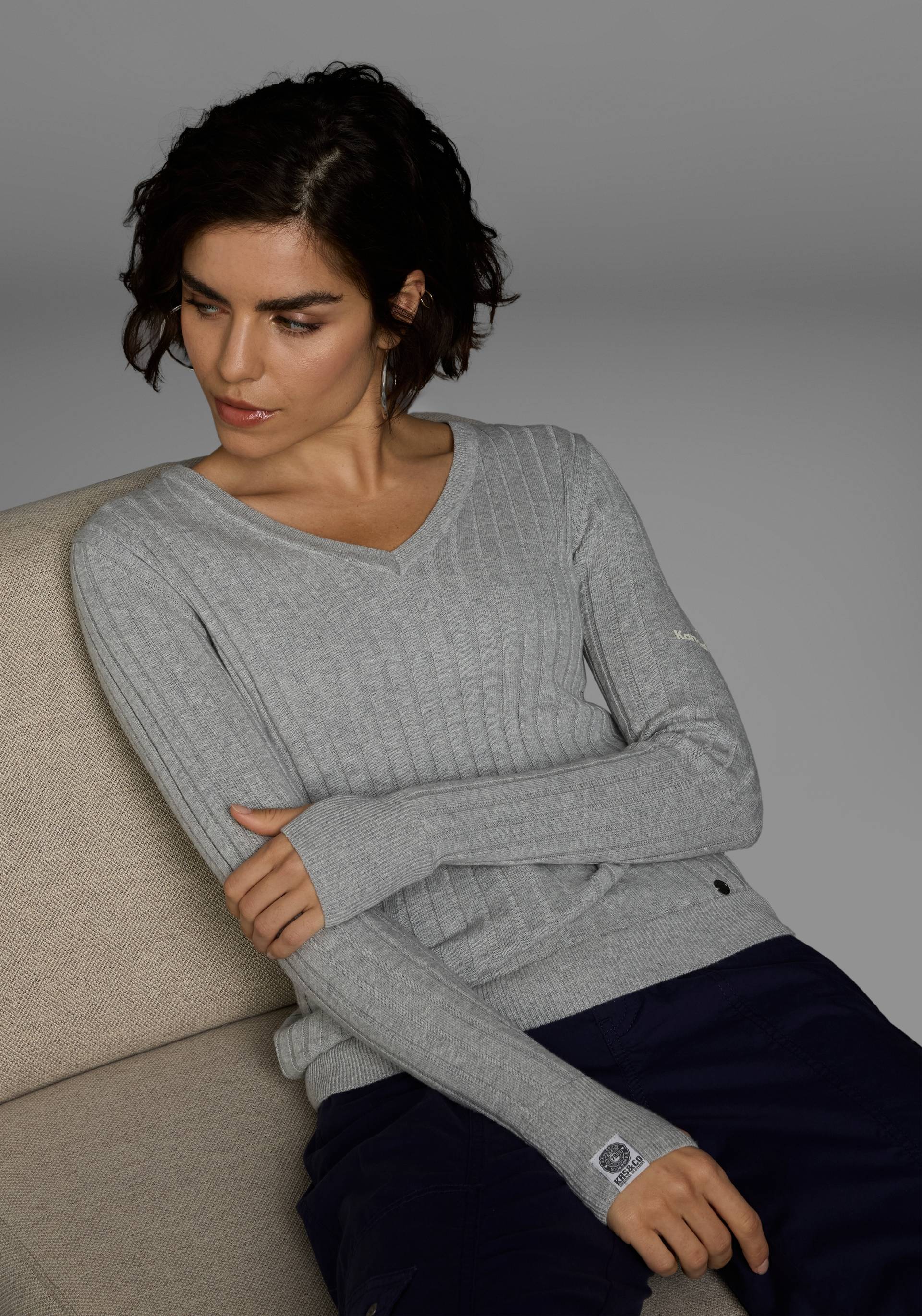 KangaROOS V-Ausschnitt-Pullover, in breit geripptem Feinstrick KangaROOS V-Ausschnitt-Pullover, in breit geripptem Feinstrick von KangaROOS