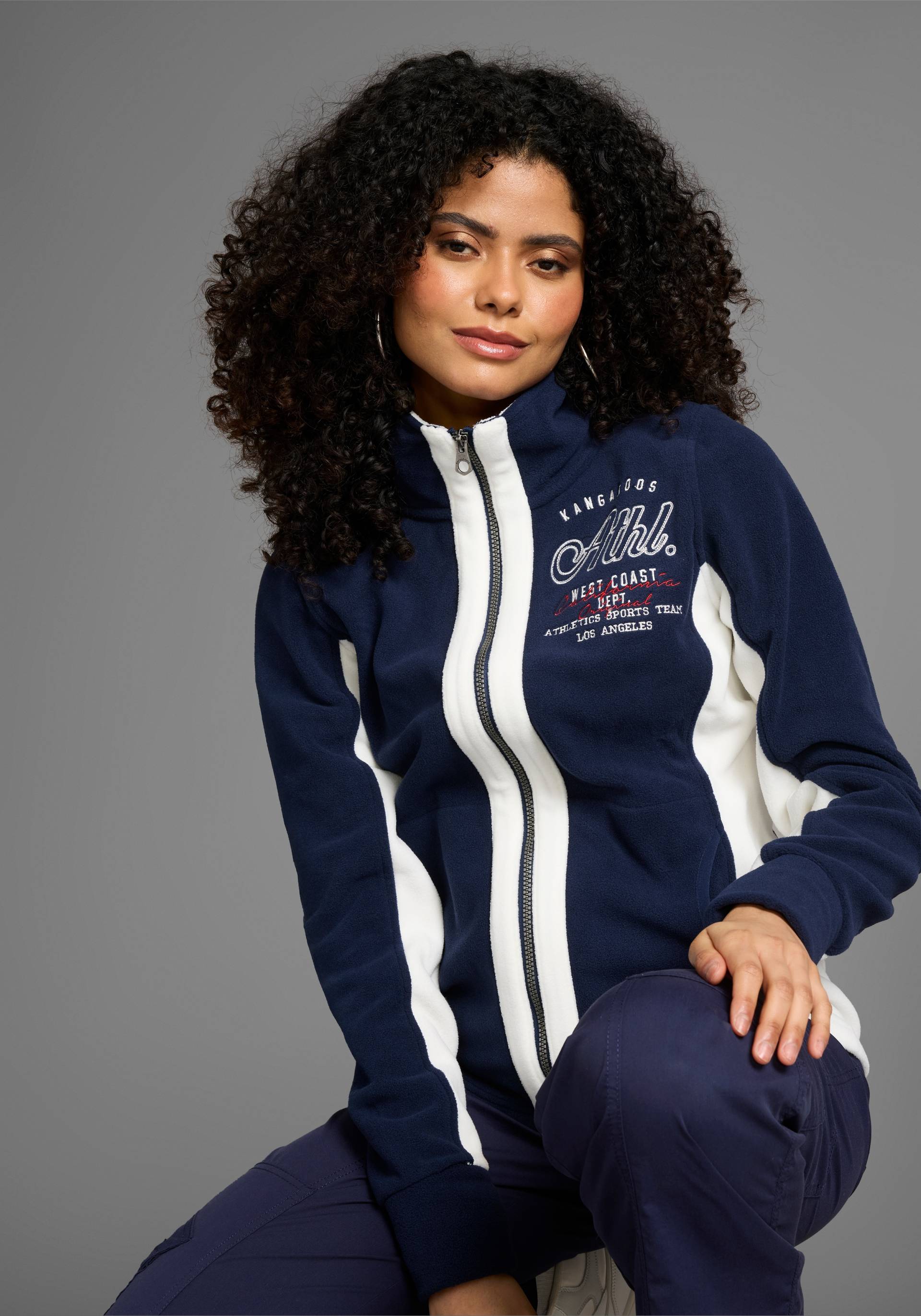 KangaROOS Fleecejacke, ohne Kapuze, mit kontrastfarbenen Einsätzen von Kangaroos