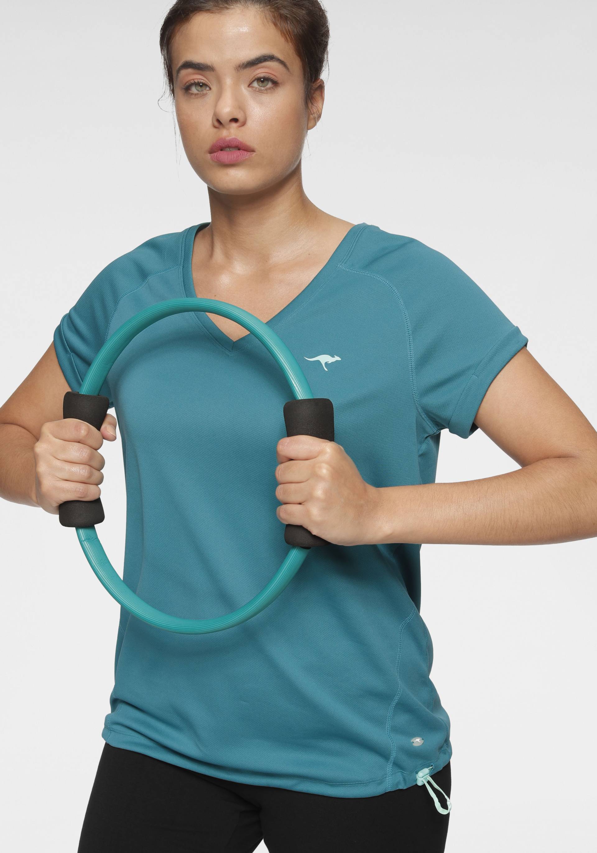 KangaROOS Funktionsshirt, Kurzarm, figurumspielend, hüftbedeckend, mit V-Ausschnitt KangaROOS Funktionsshirt, Kurzarm, figurumspielend, hüftbedeckend, mit V-Ausschnitt von Kangaroos